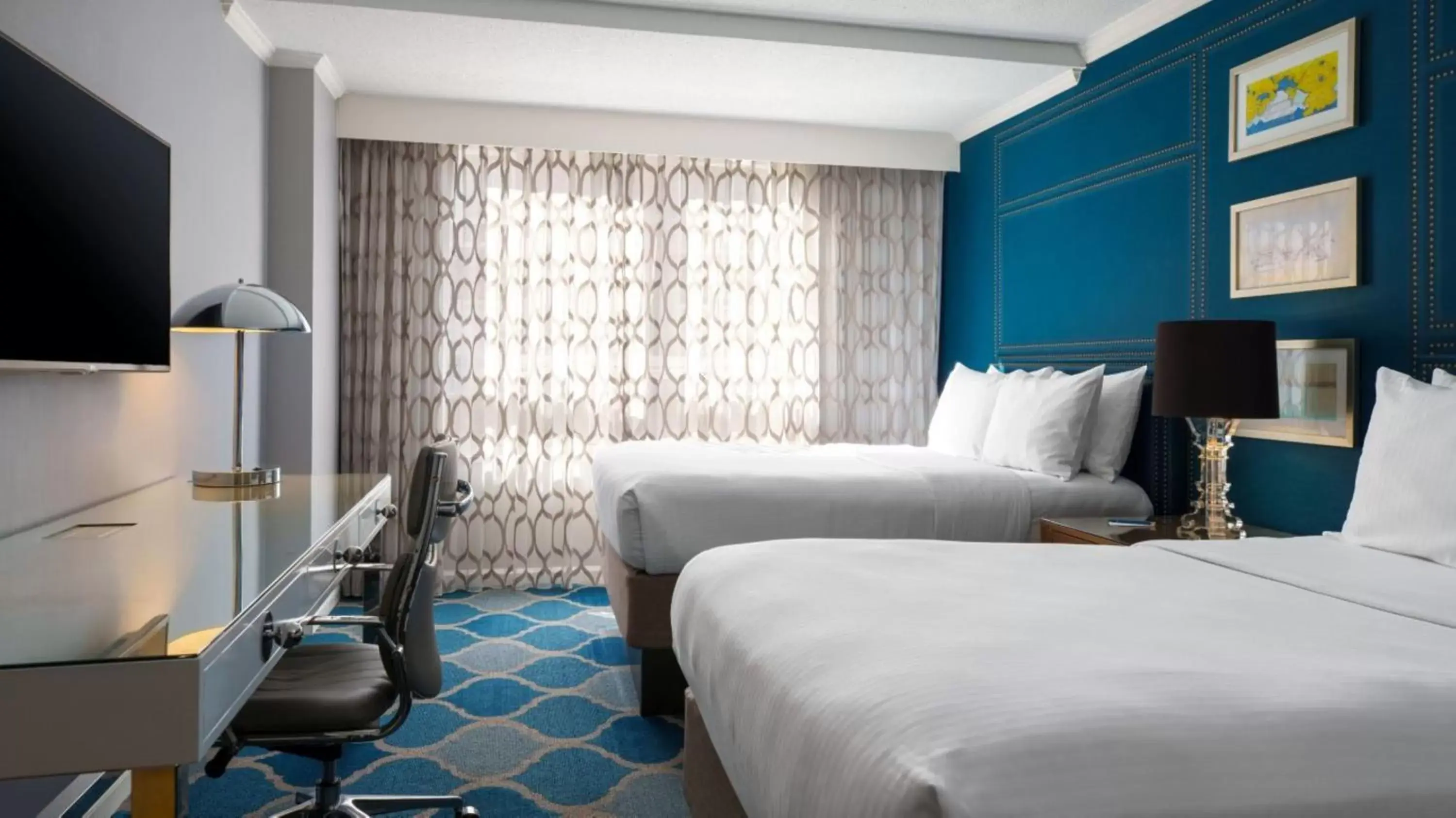 Bed in The Ven at Embassy Row, Washington, D.C., a Tribute Portfolio Hotel Bed in The Ven at Embassy Row, Washington, D.C., a Tribute Portfolio Hotel