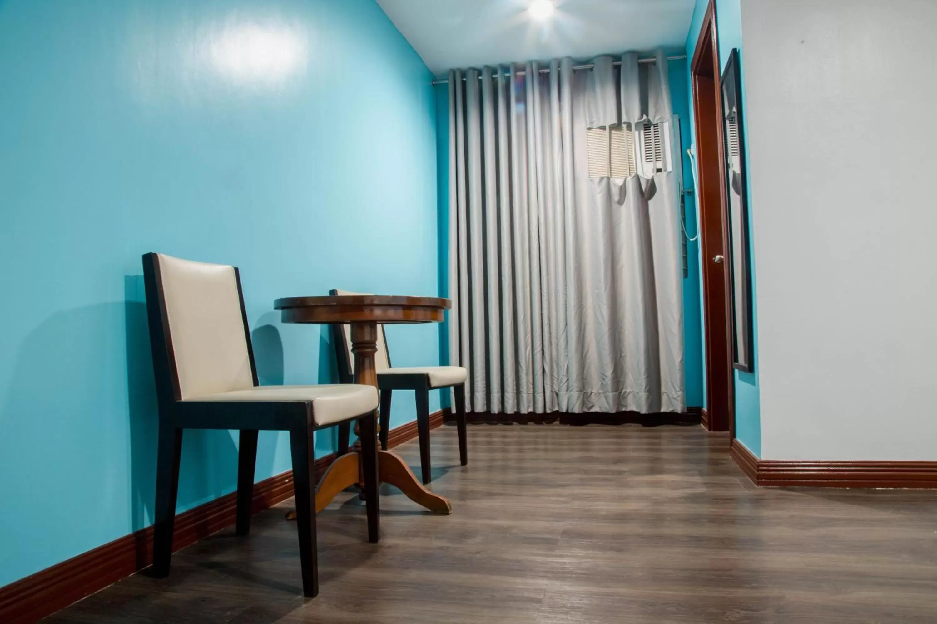 Dining Area in One Averee Bay Hotel