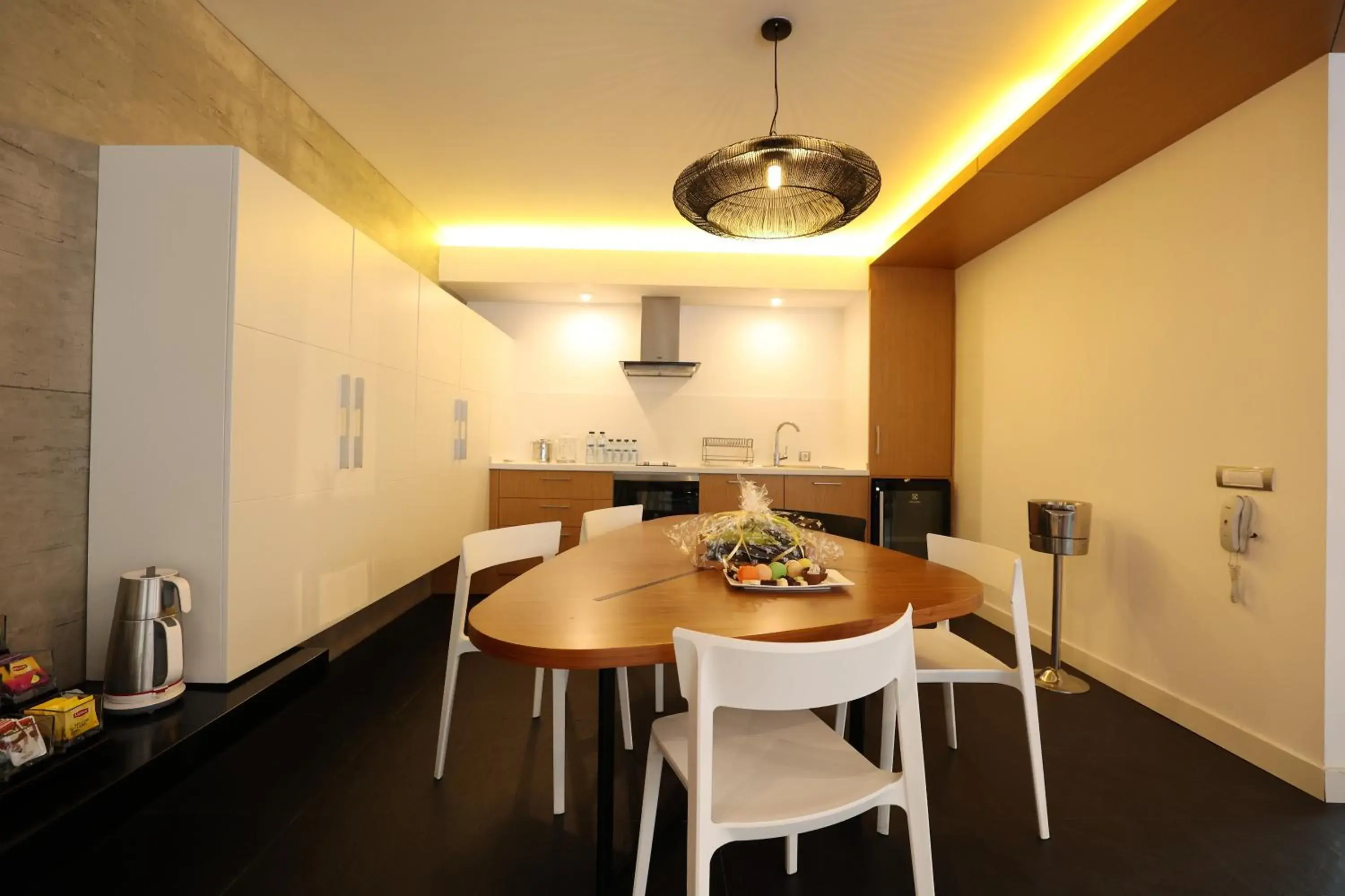 Kitchen or kitchenette, Dining Area in Nirvana Dolce Vita