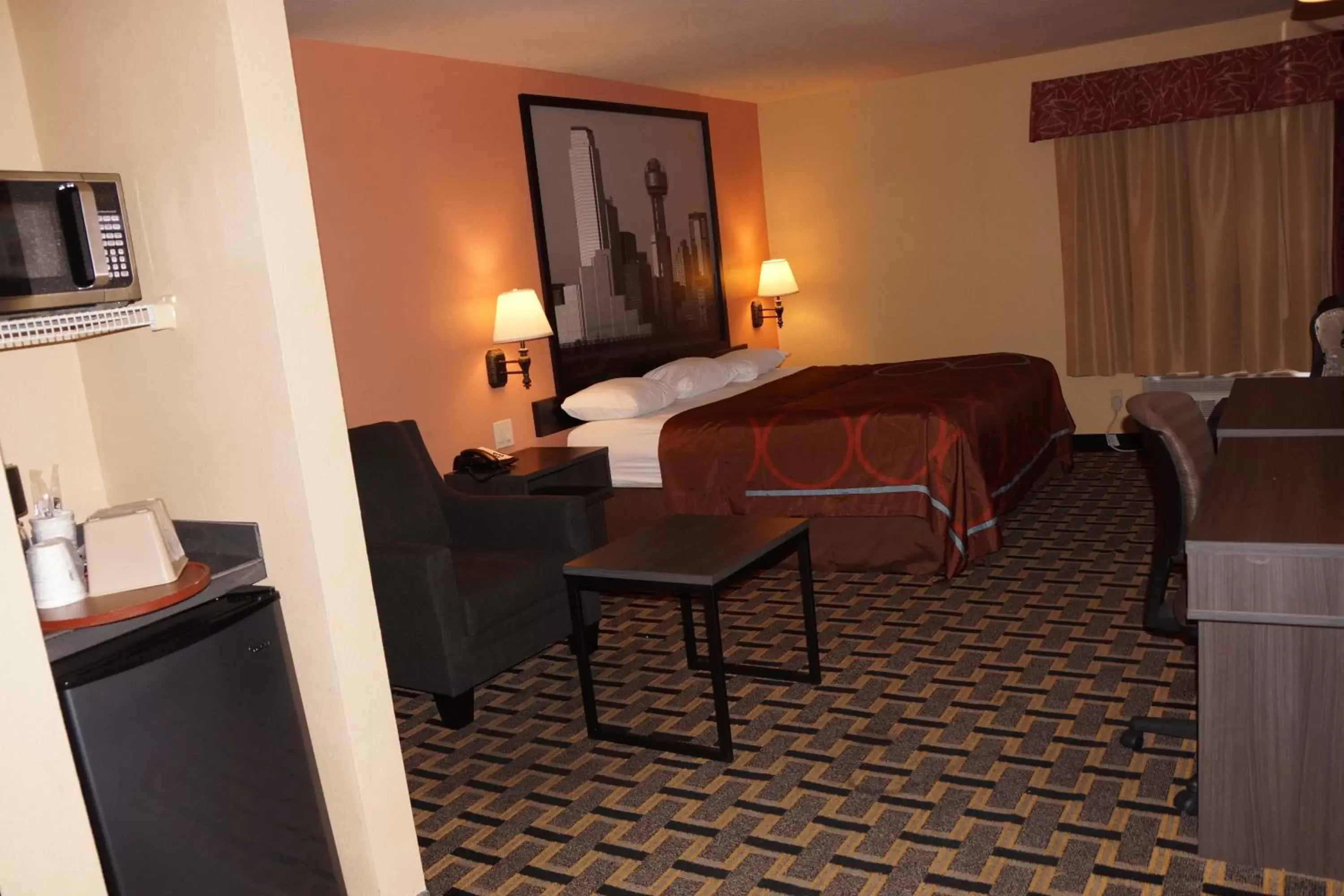 Photo of the whole room, Bed in Super 8 by Wyndham Farmers Branch/North Dallas