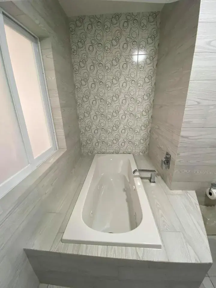 Shower, Bathroom in Hotel Posada Quinta Las Flores