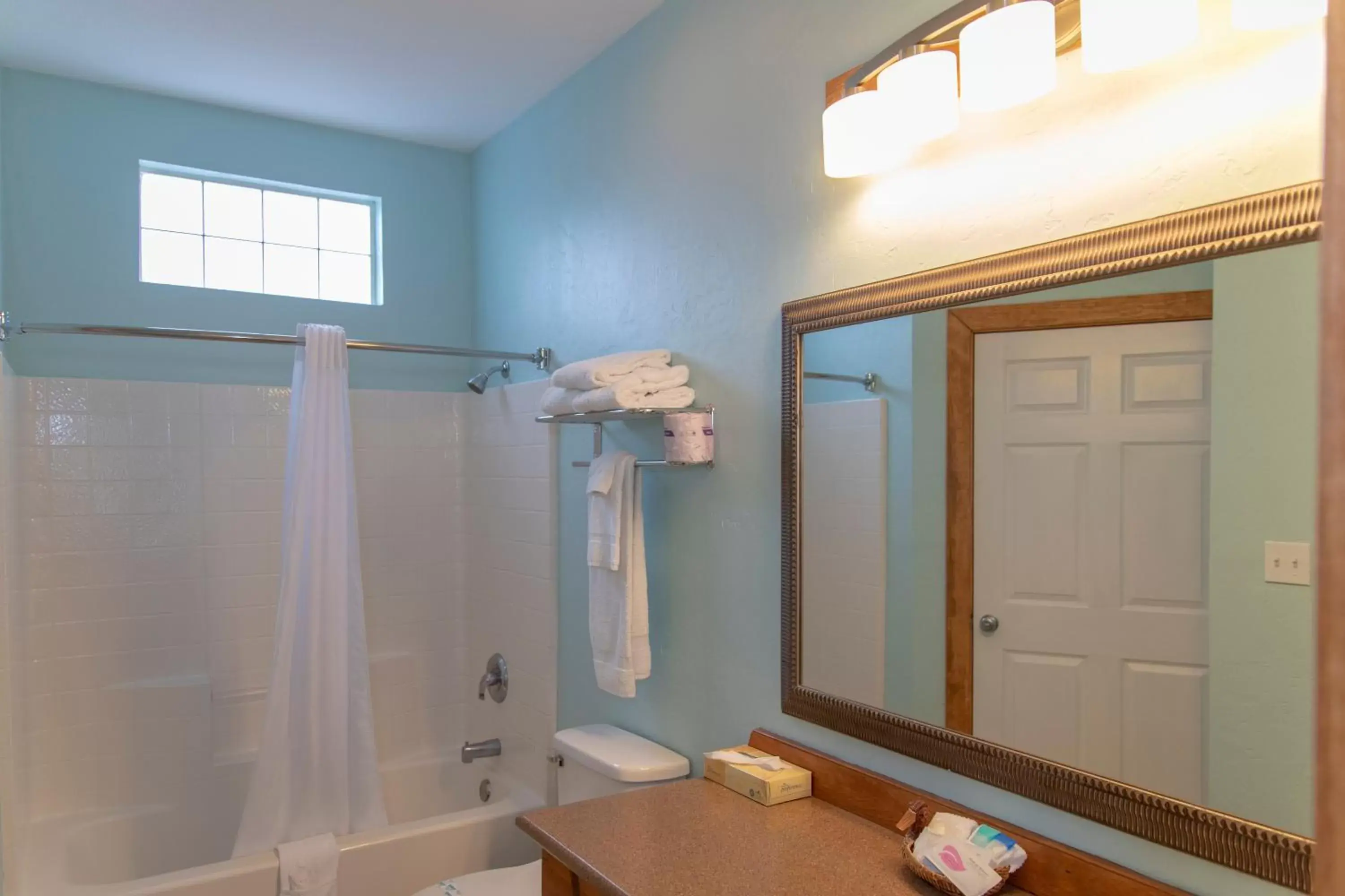 Shower, Bathroom in D&R Pelican Bay Resort