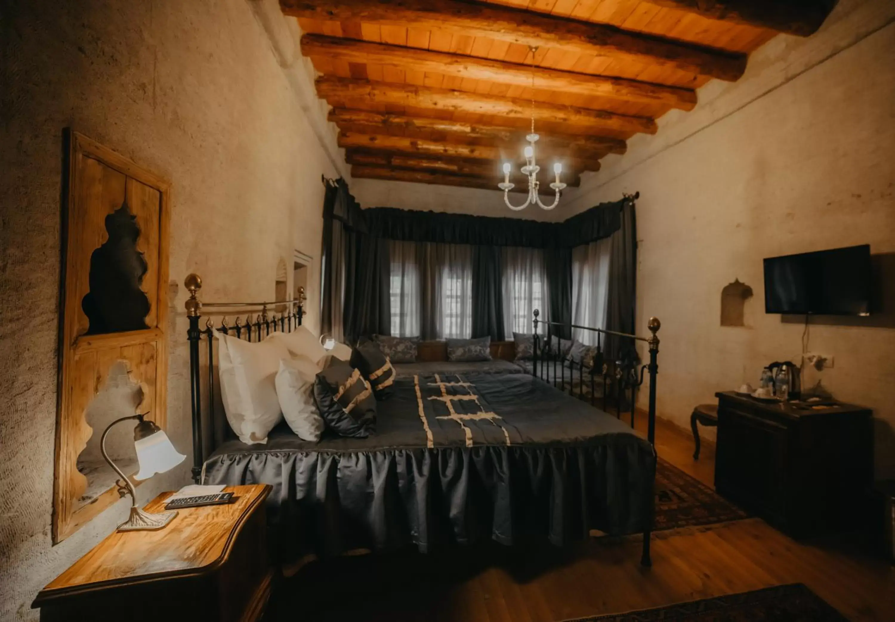 Photo of the whole room, Bed in Dere Suites Cappadocia Photo of the whole room, Bed in Dere Suites Cappadocia