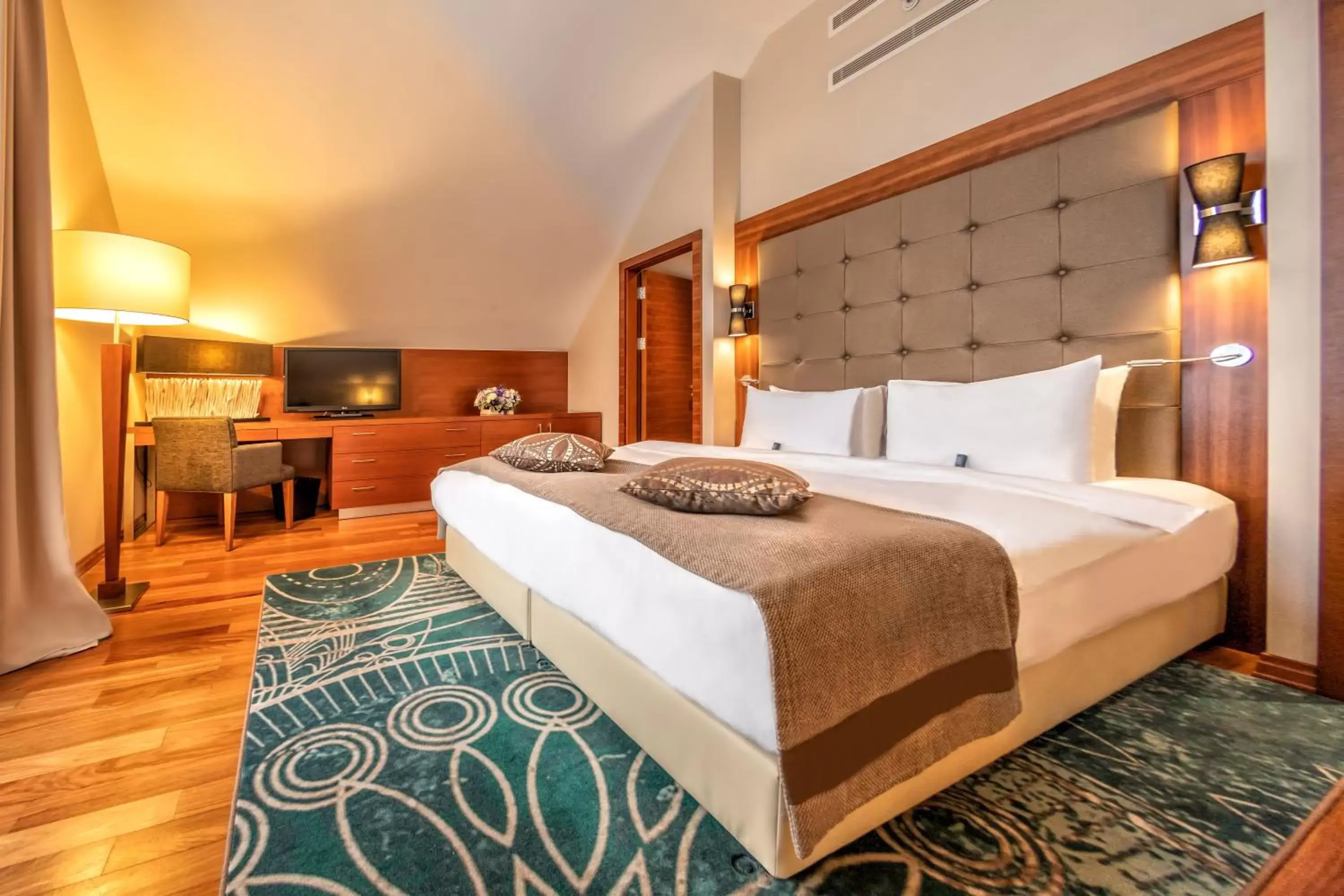 Bedroom, Bed in Crowne Plaza - Borjomi, an IHG Hotel