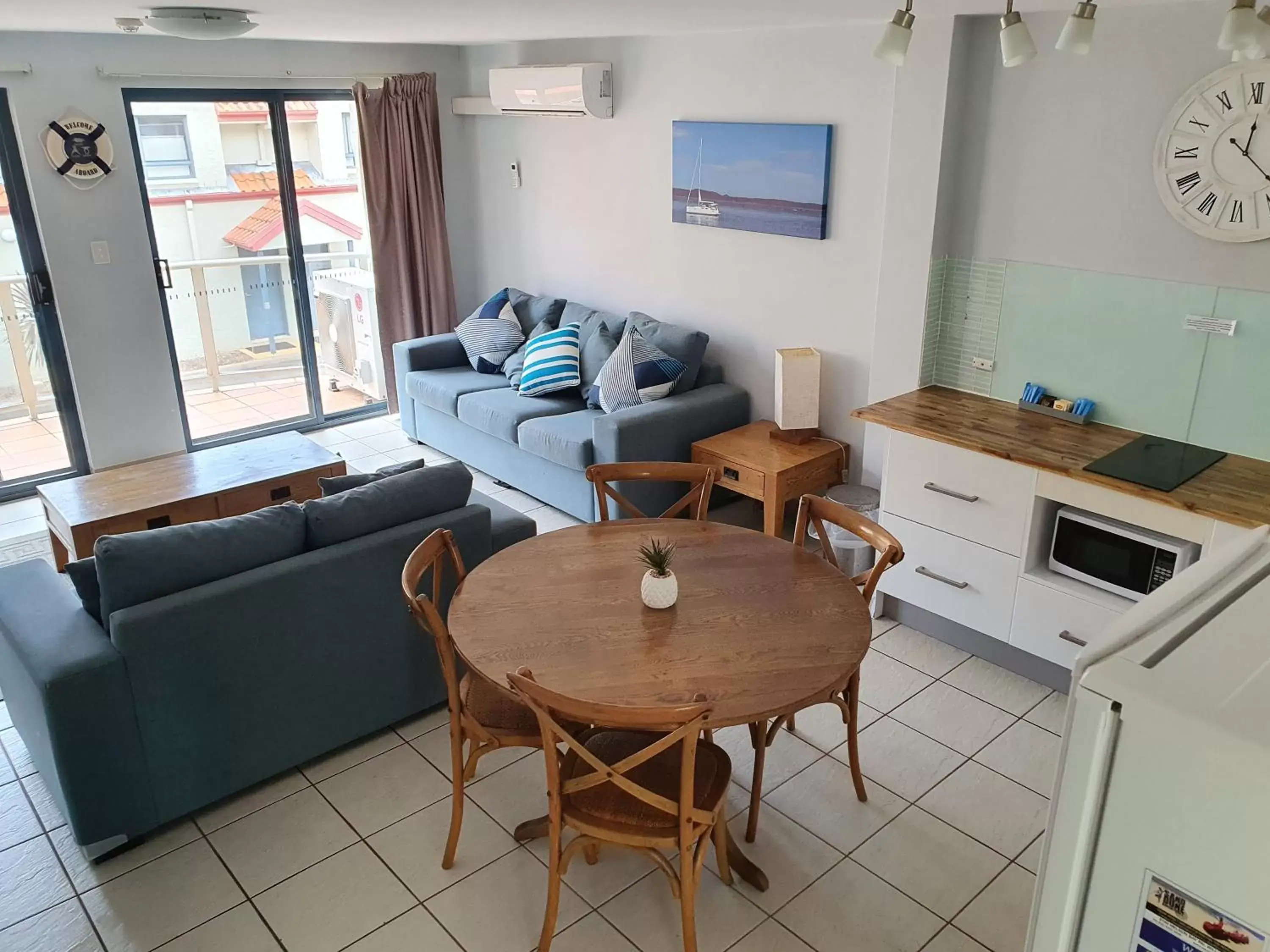 Kitchen or kitchenette, Seating Area in Nelson Bay Breeze