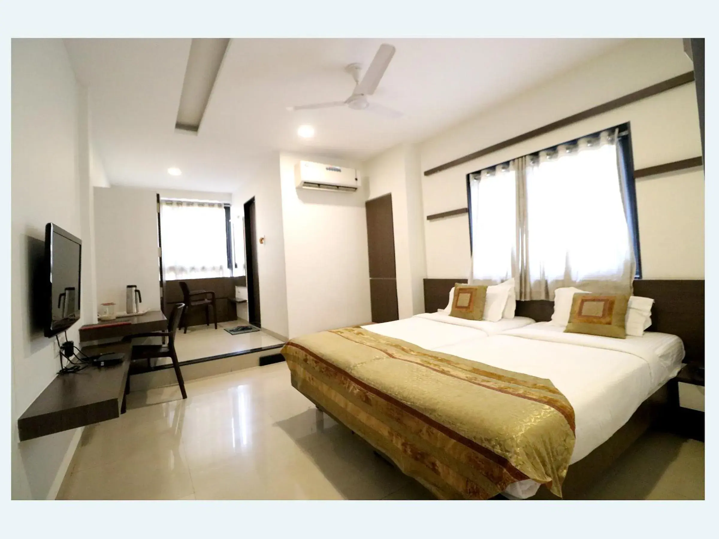 Bedroom in Hotel Girnar