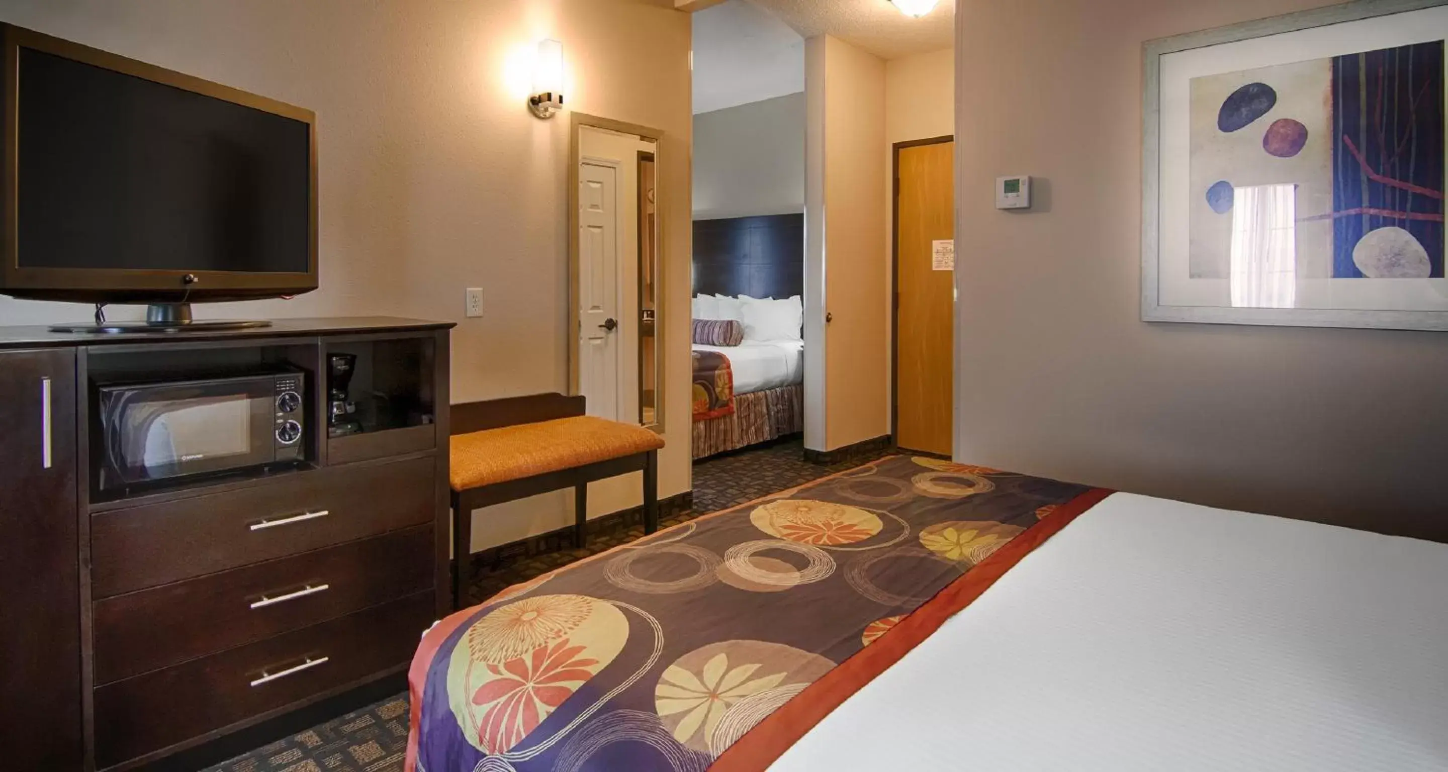 Photo of the whole room, TV/Entertainment Center in Best Western Plover-Stevens Point Hotel & Conference Center