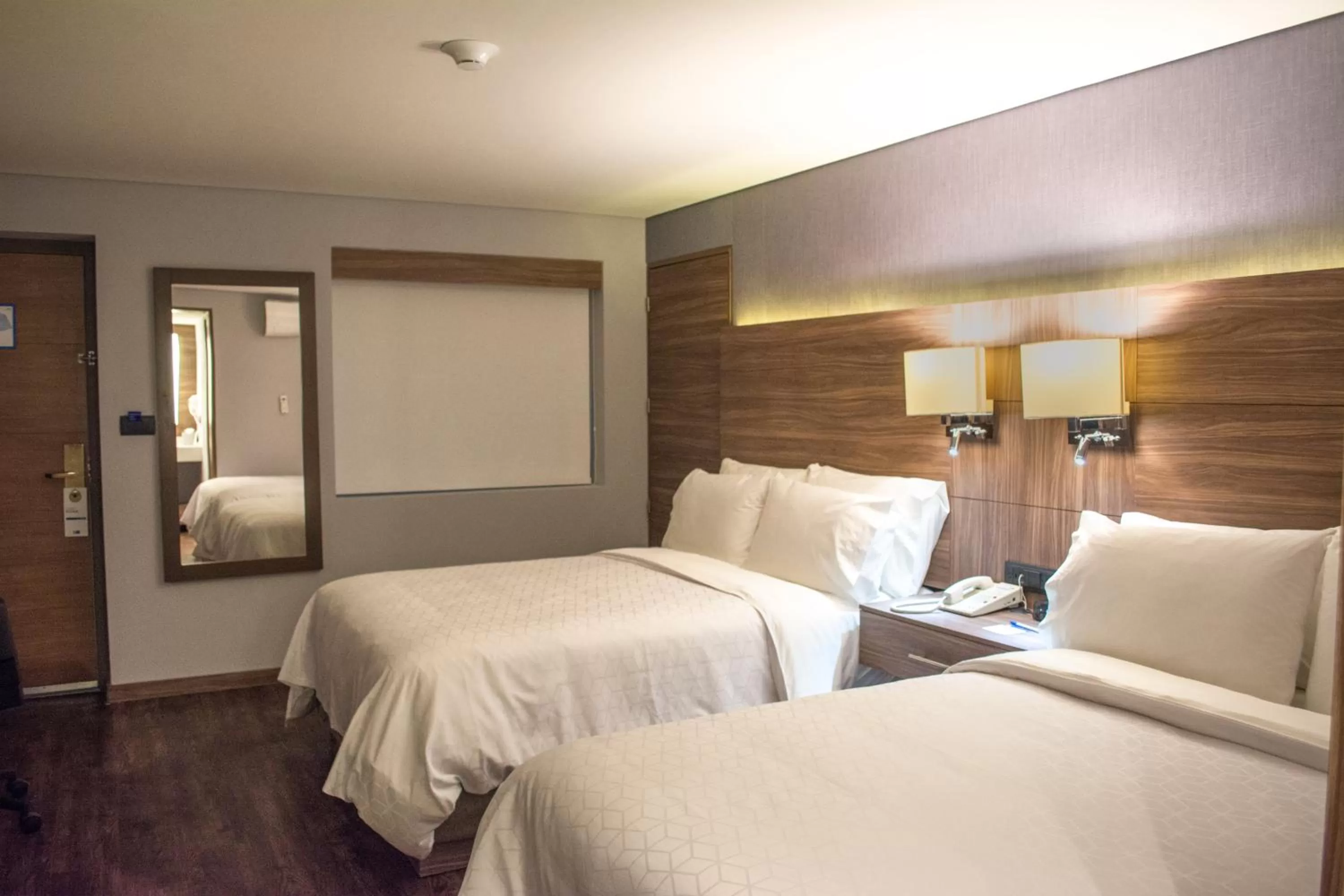 Photo of the whole room, Bed in Holiday Inn Express Morelia by IHG