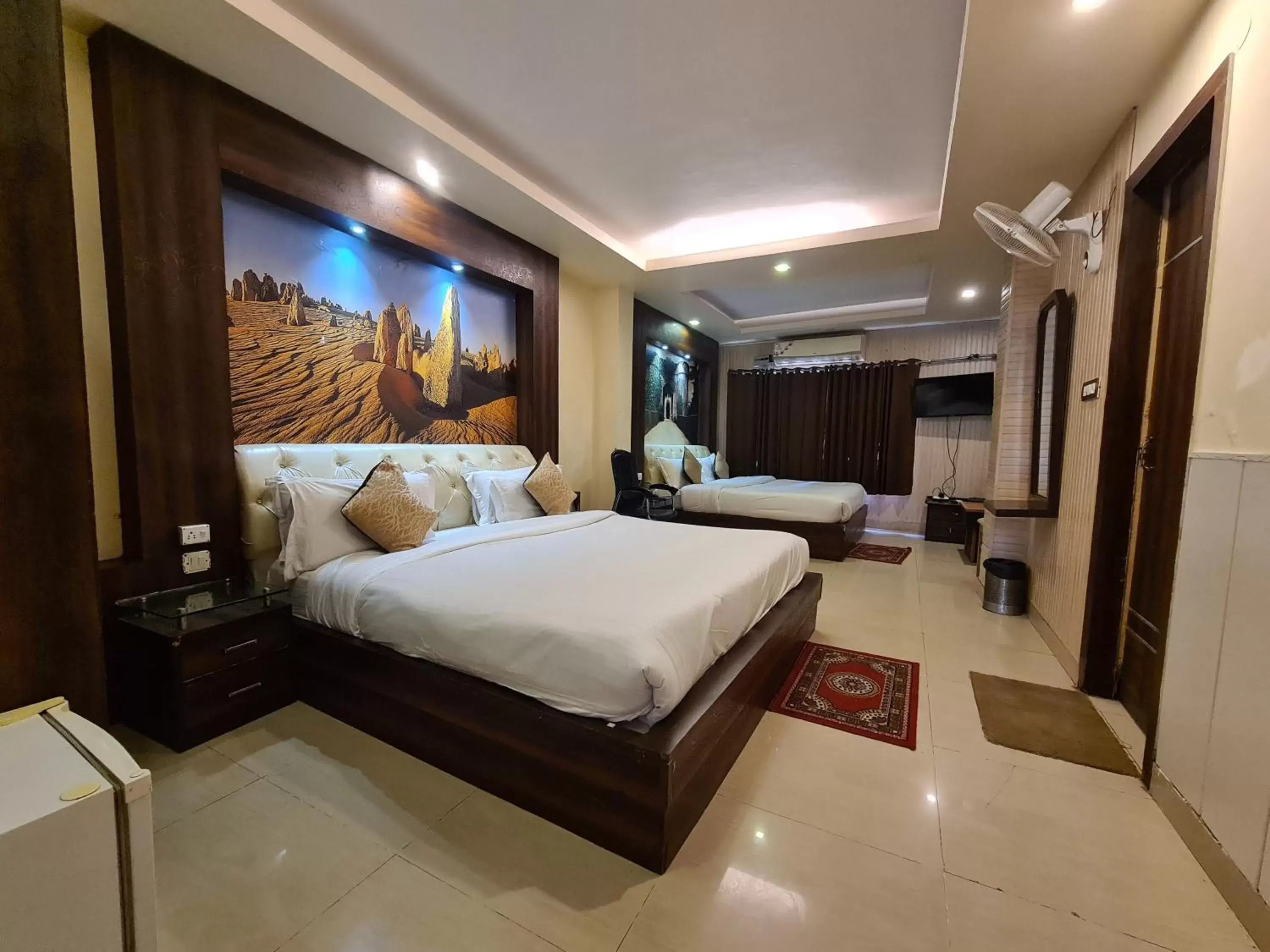 View (from property/room), Bed in Hotel Rajpur Heights