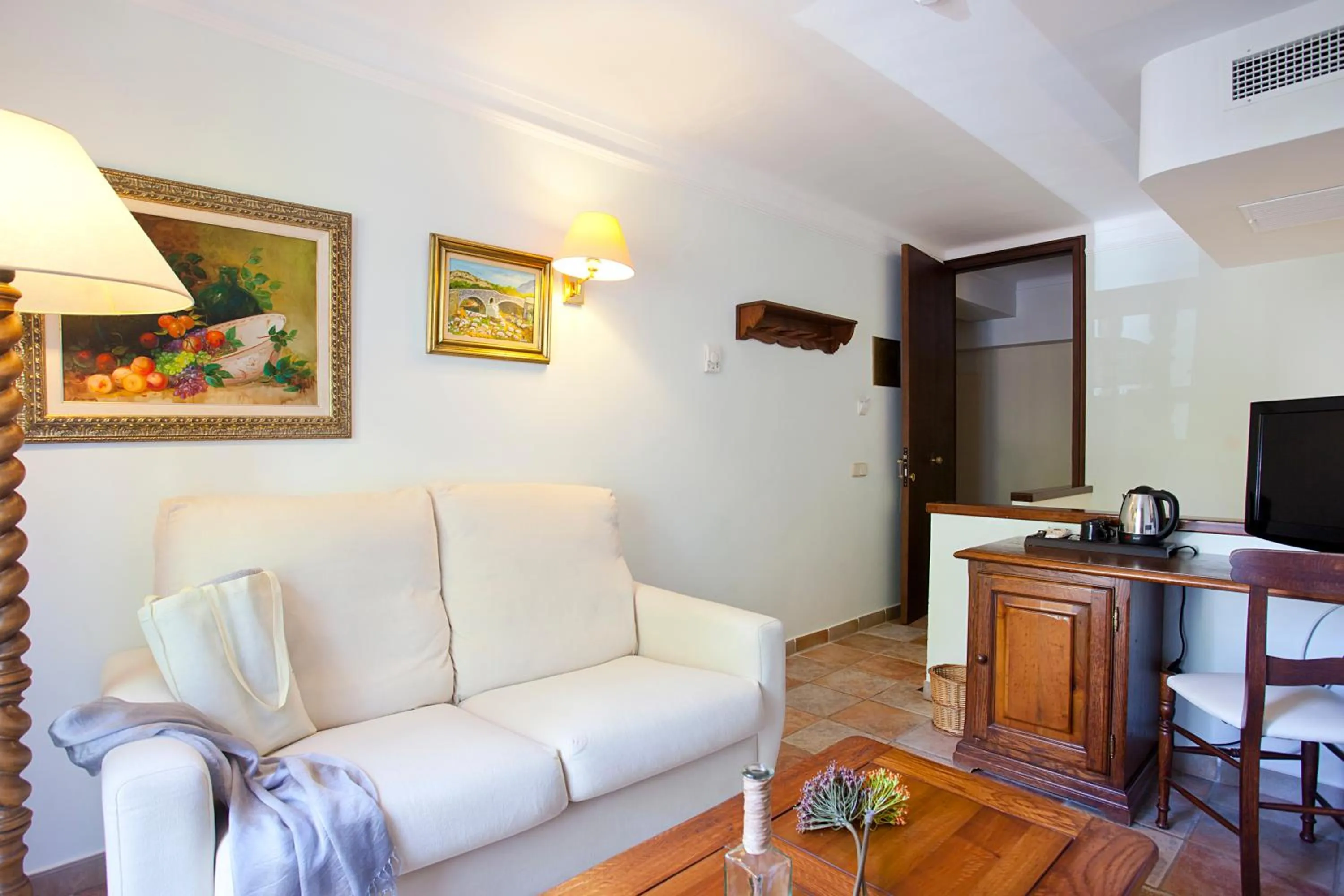 Living room in Hotel Cala Sant Vicenç - Adults Only