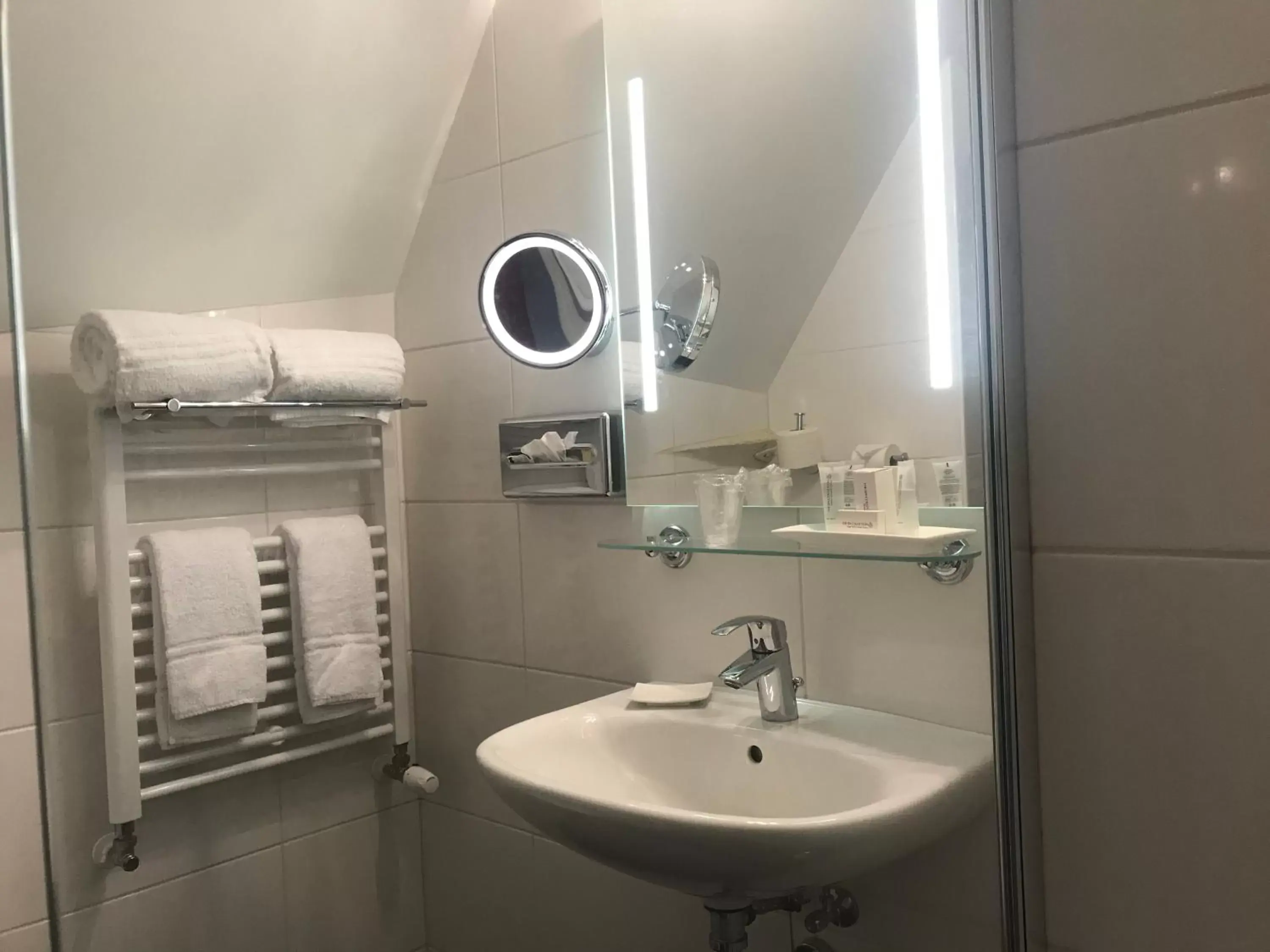 Photo of the whole room, Bathroom in Hotel De Gulden Waagen