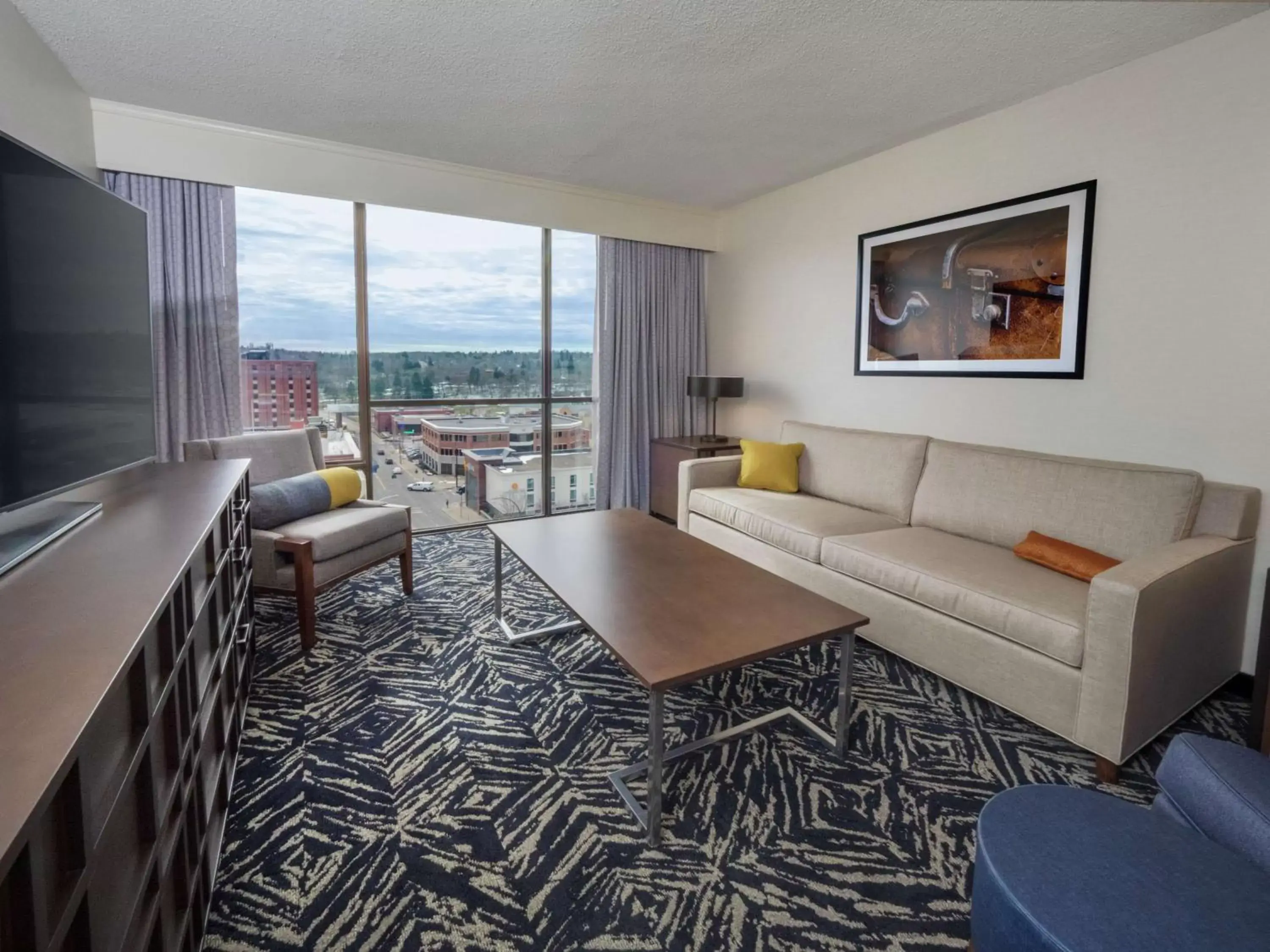 Bedroom, Seating Area in Doubletree By Hilton Jamestown, Ny