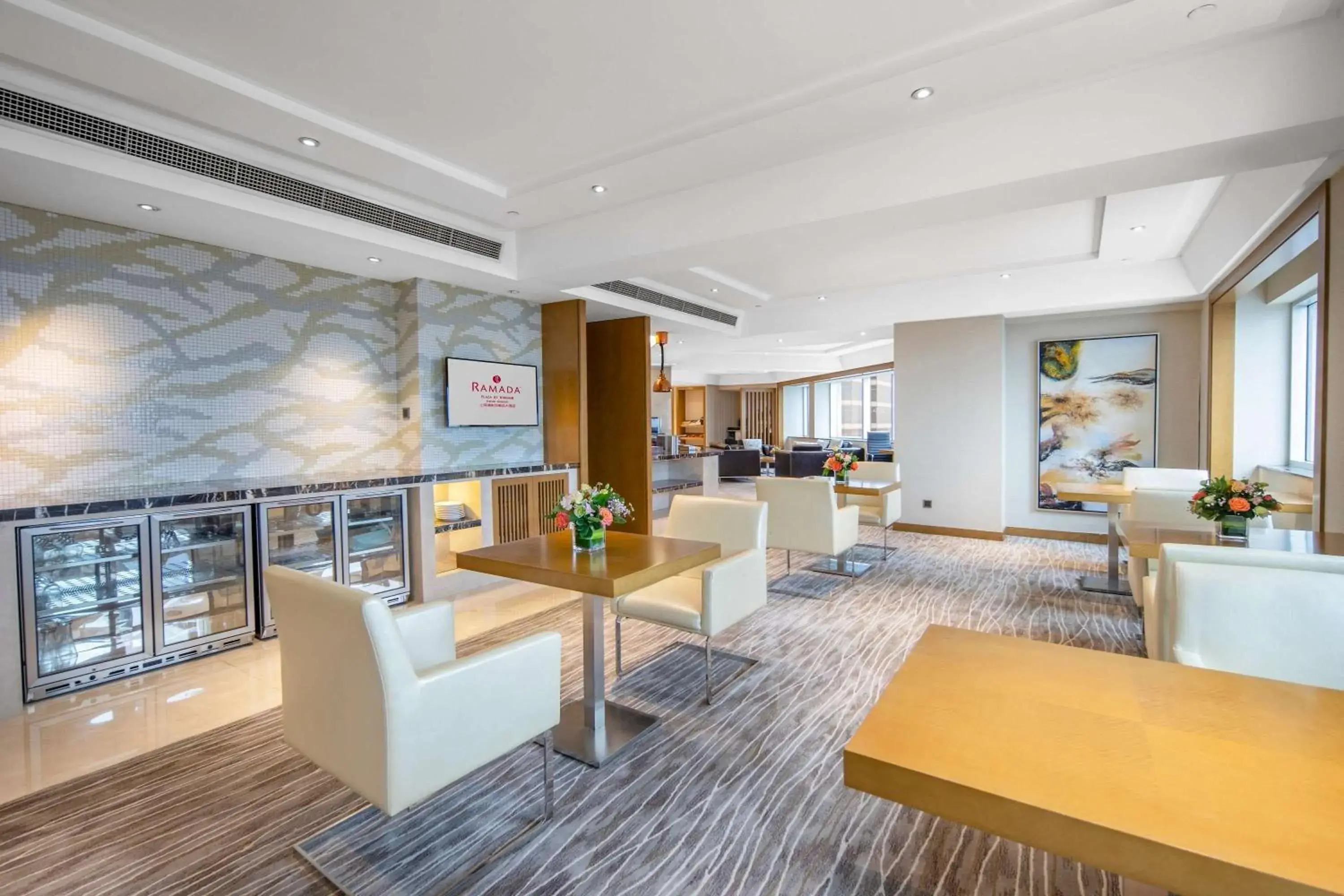 On site, Restaurant/Places to Eat in Ramada Plaza Hotel Pudong