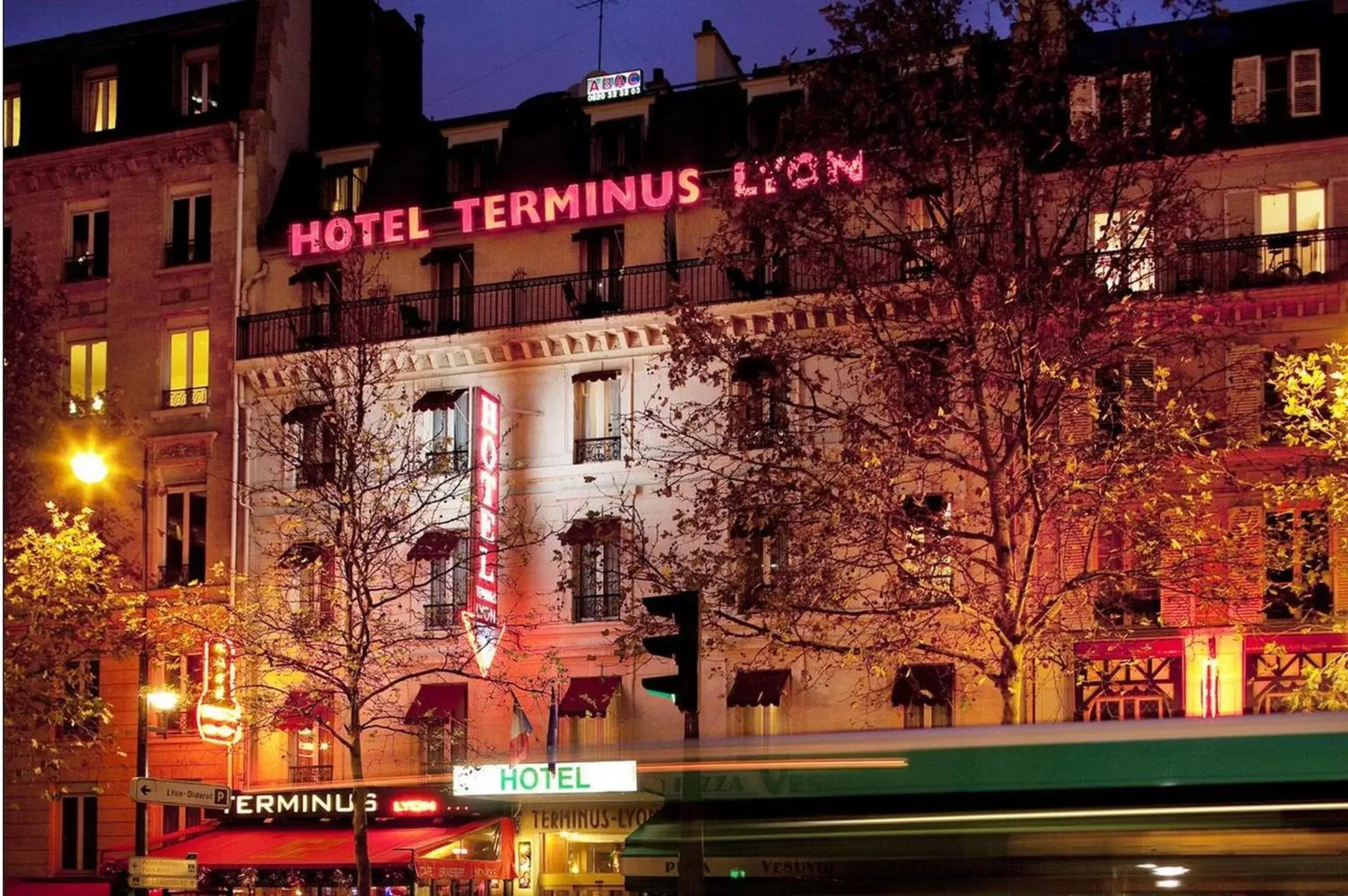Facade/entrance in Hotel Terminus Lyon