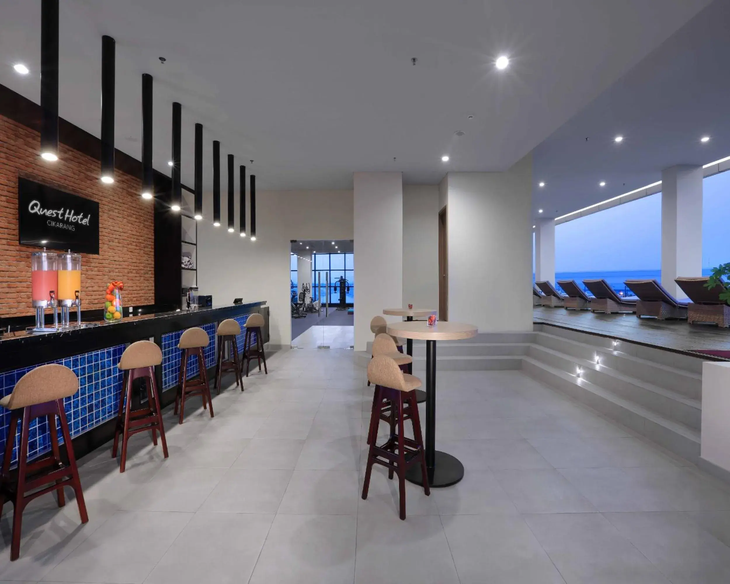 Lounge or bar, Restaurant/Places to Eat in Quest Hotel Cikarang by ASTON