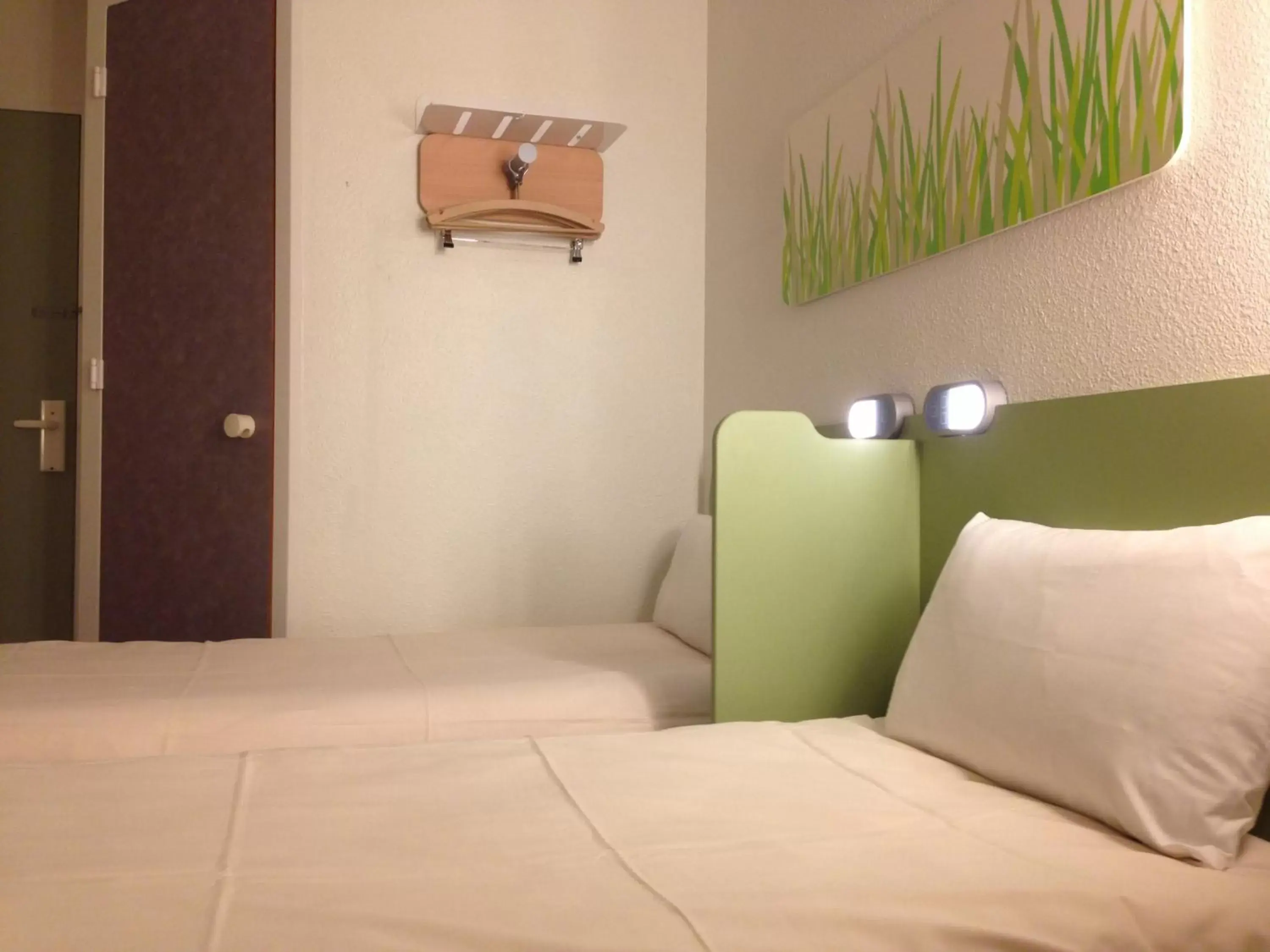 Bed in ibis Budget Caen Centre Gare