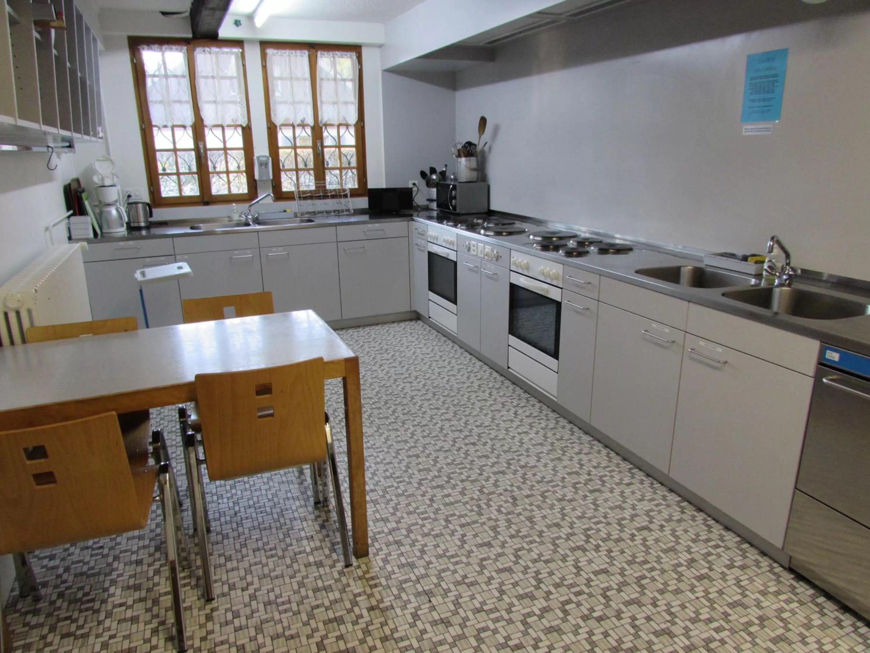 Kitchen or kitchenette in Emme Lodge