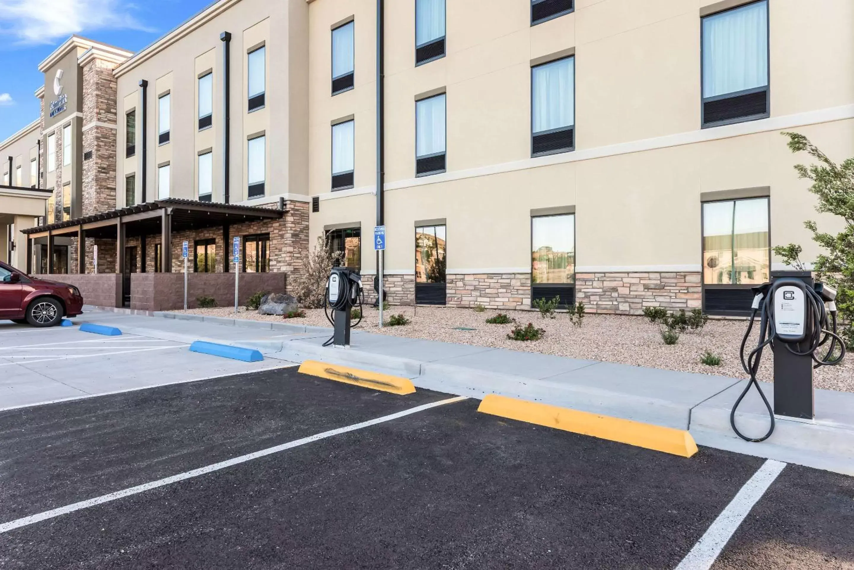 Property building, Swimming Pool in Comfort Inn & Suites Zion Park Area