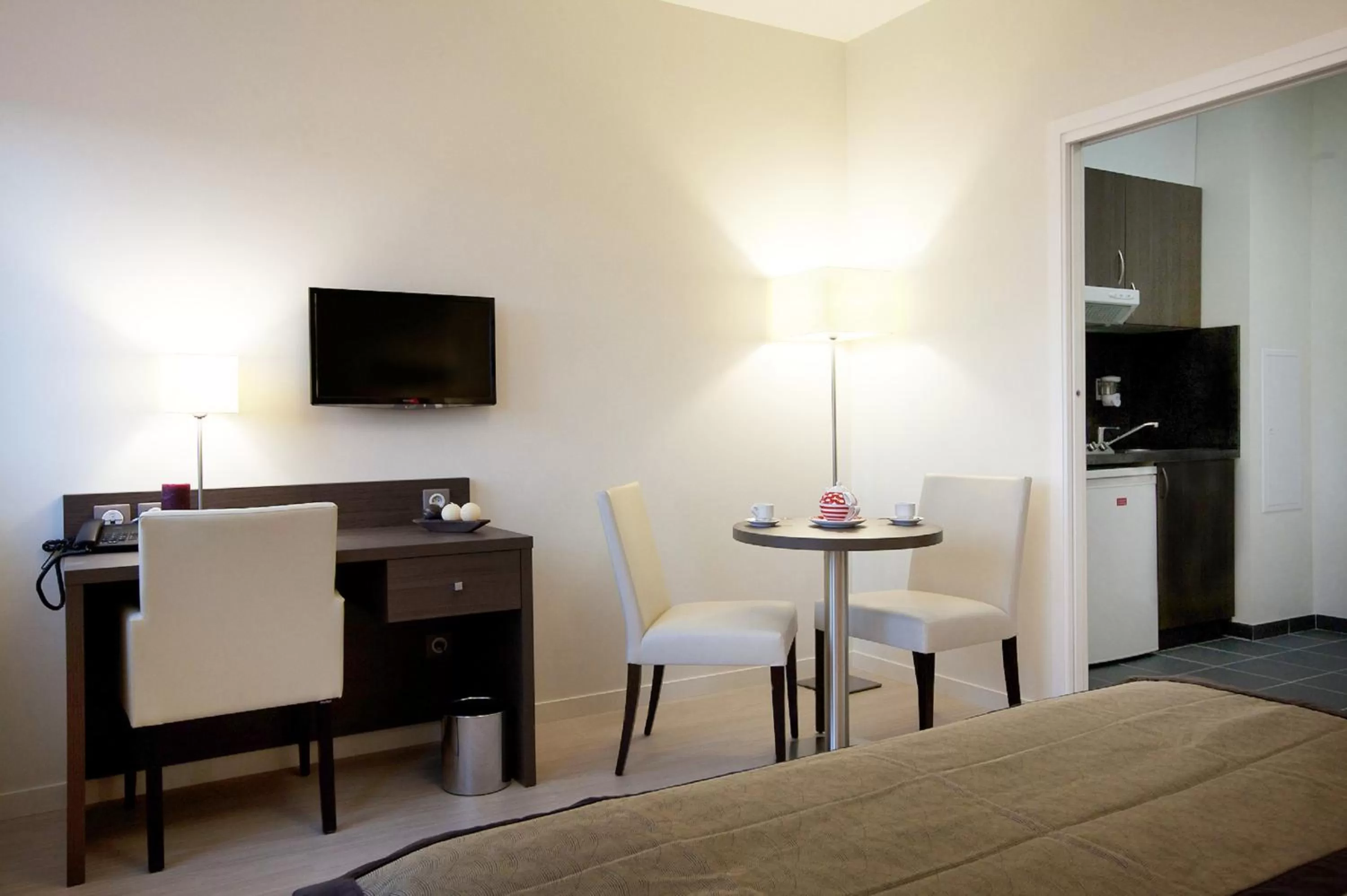 Photo of the whole room in Residhome Reims Centre