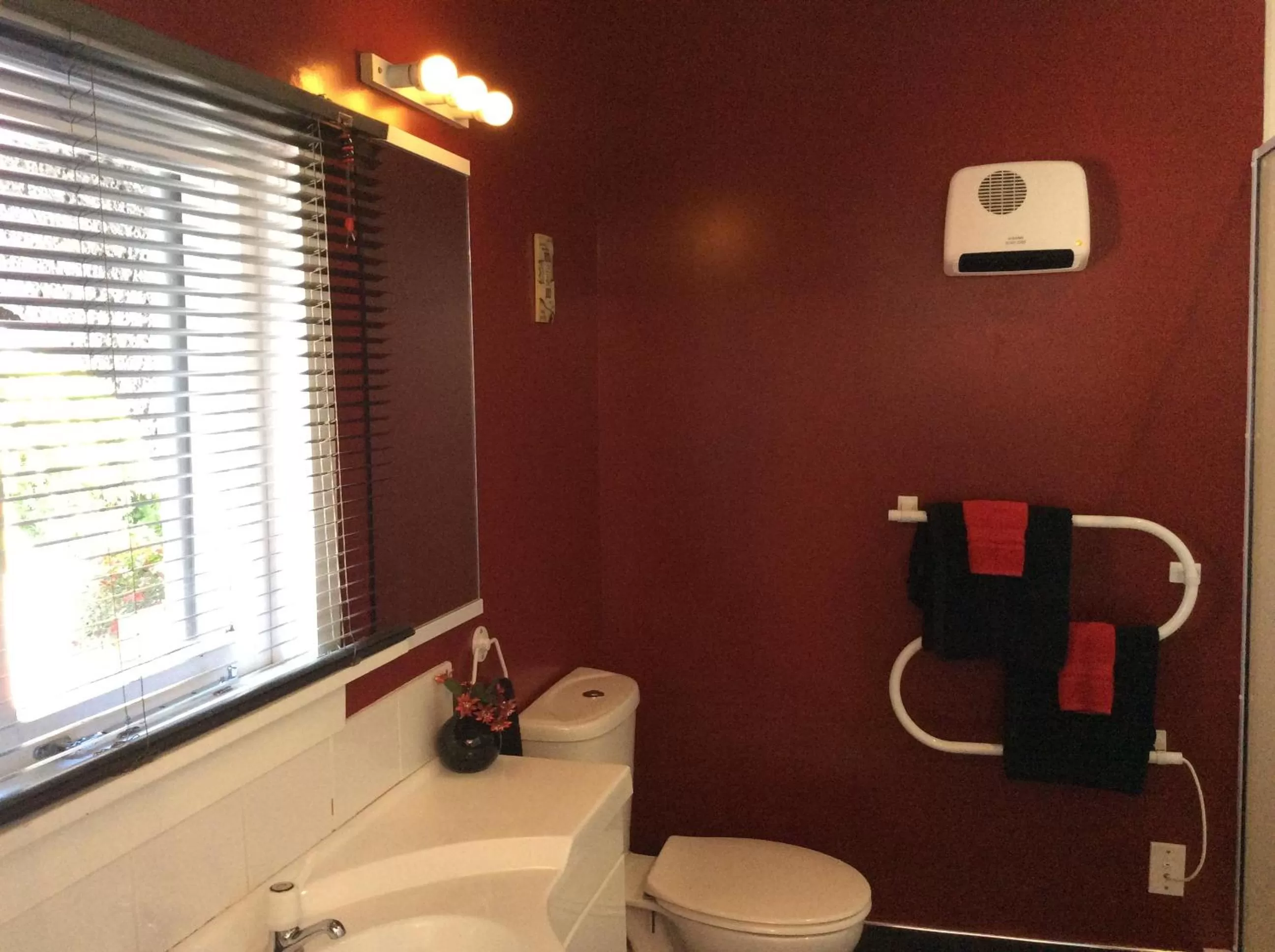 Bathroom in Anndion Motel