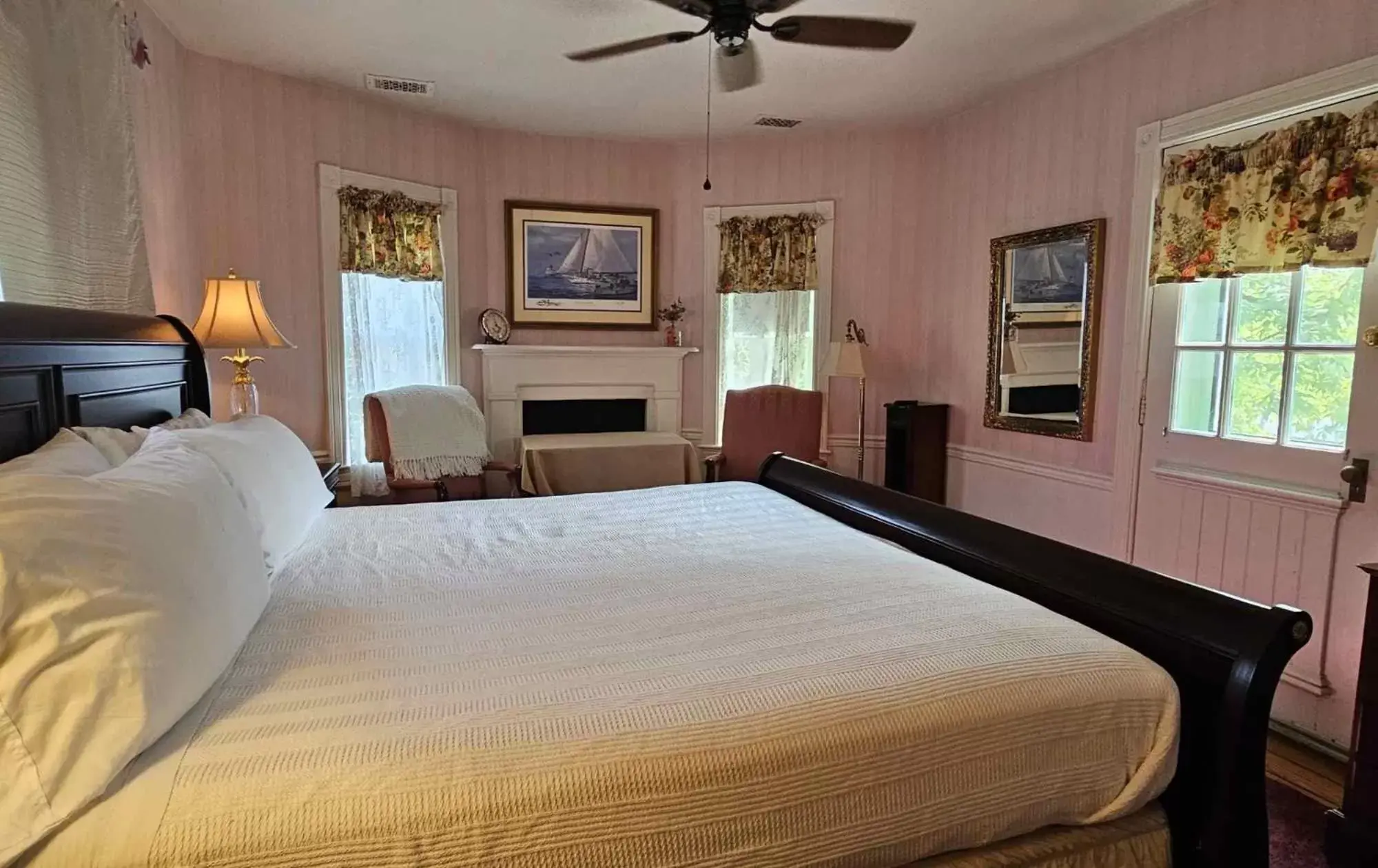 King Room with Garden View in Parsonage Inn Bed and Breakfast King Room with Garden View in Parsonage Inn Bed and Breakfast