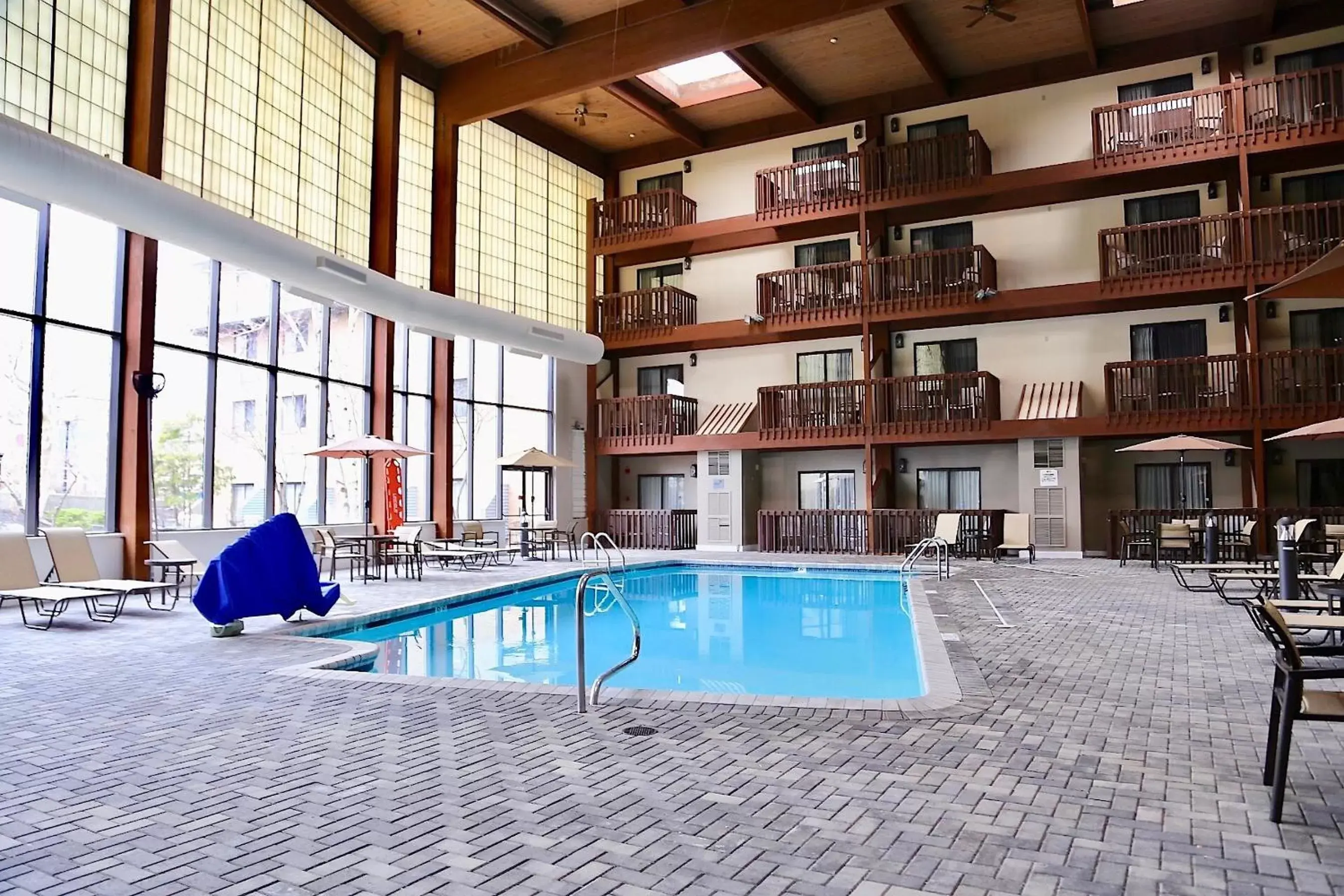 Swimming Pool in Hotel 1620 Plymouth Harbor