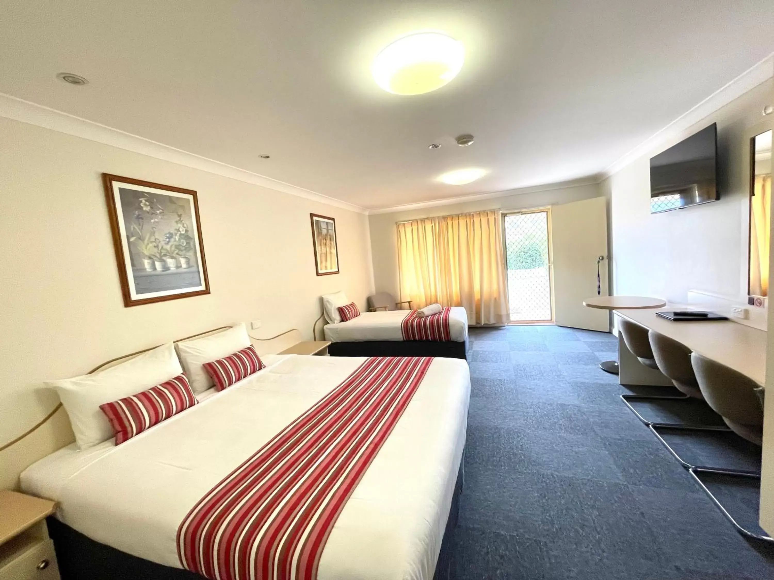 Bedroom, Bed in Golfview Motor Inn
