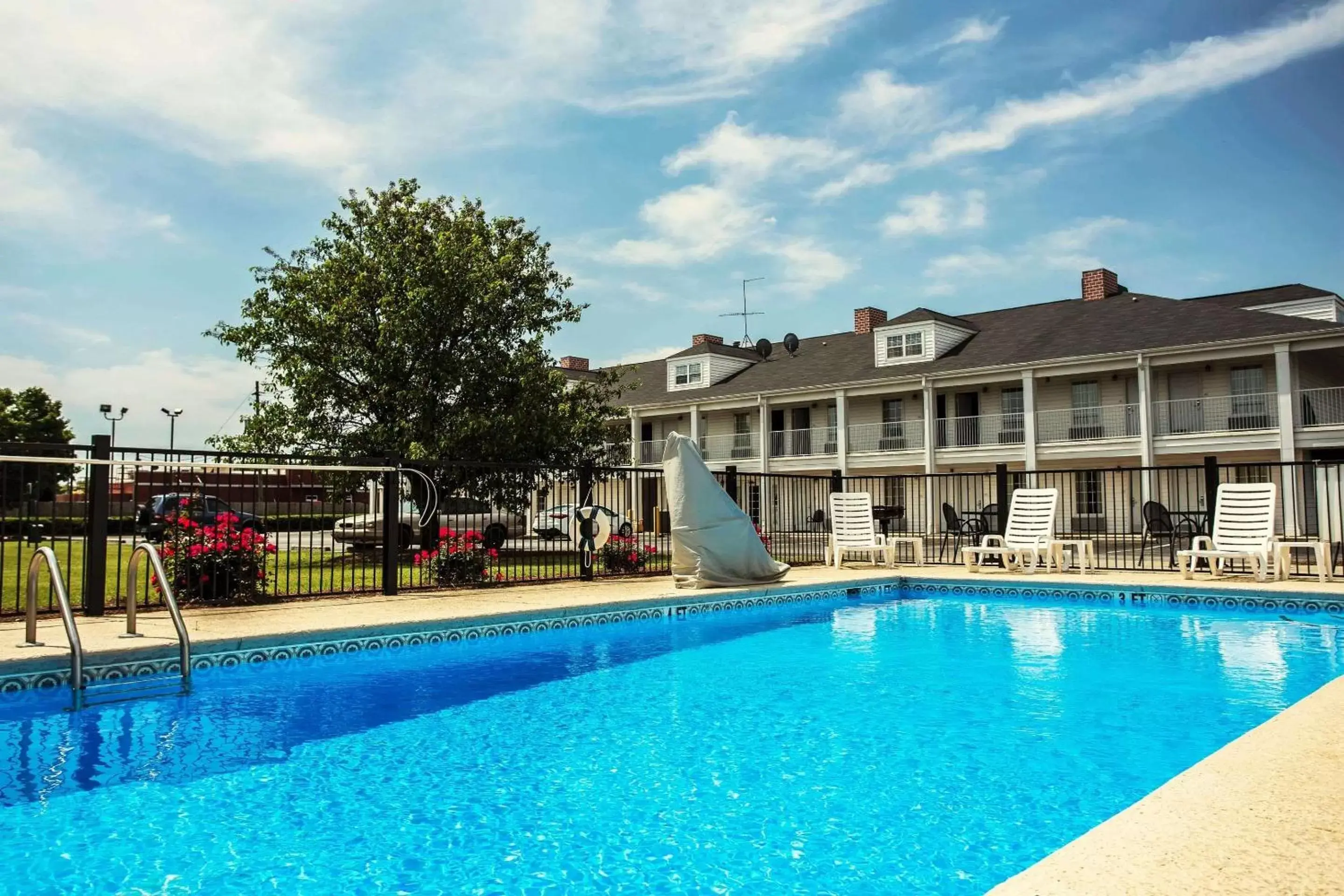 On site, Swimming Pool in Quality Inn Waynesboro