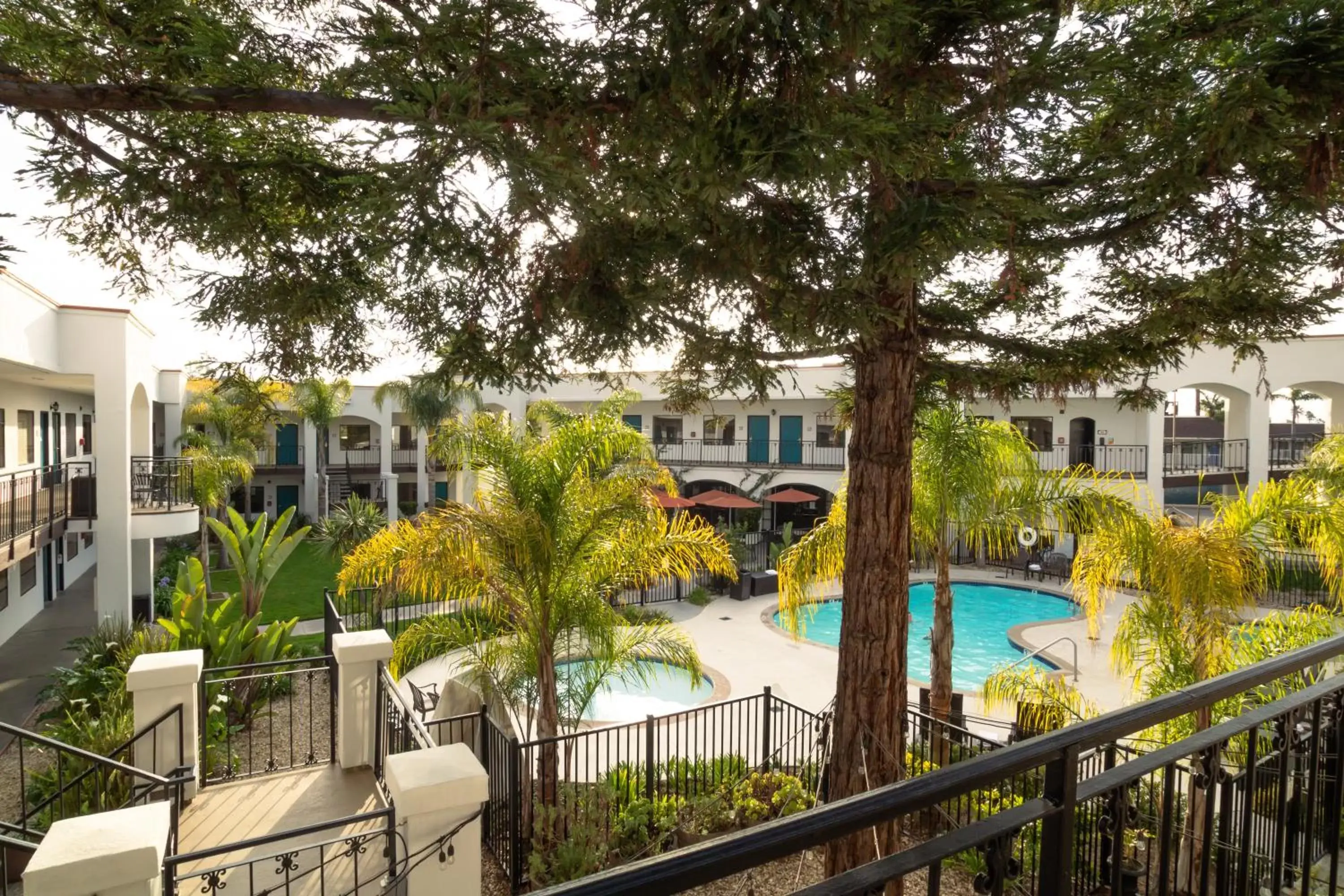 Pool View in Oxford Suites Pismo Beach