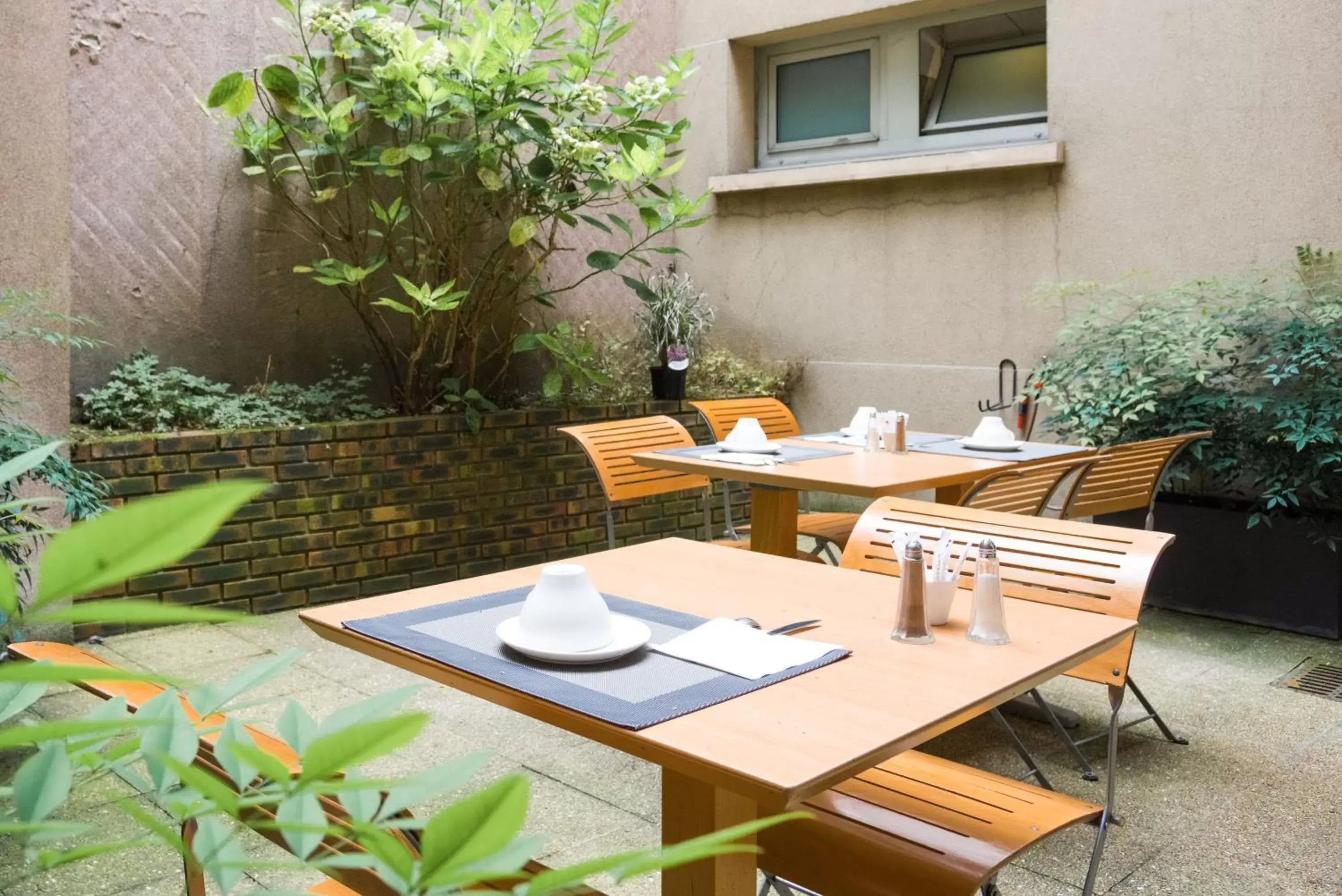 Patio, Restaurant/Places to Eat in Hotel Le Richemont