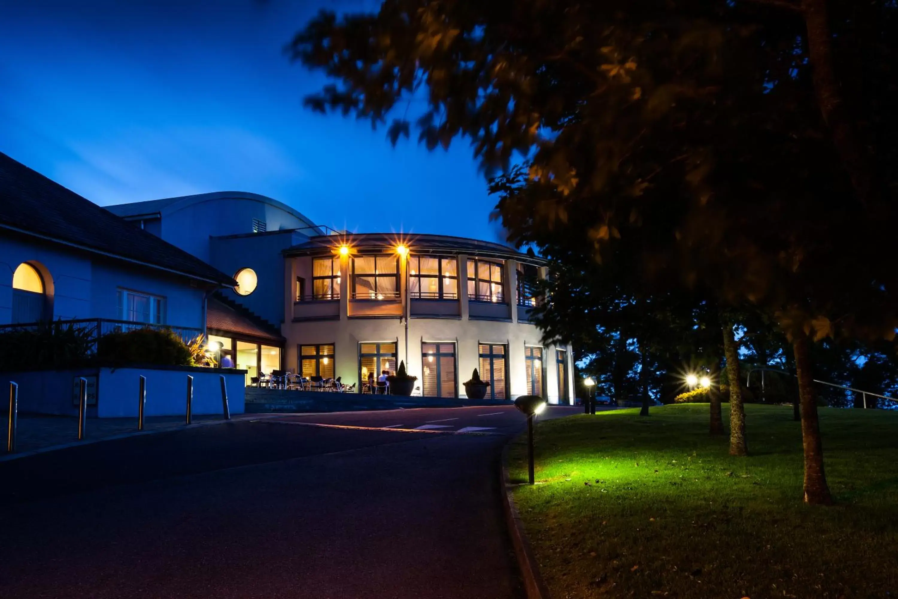 Facade/entrance, Property Building in Ballyroe Heights Hotel