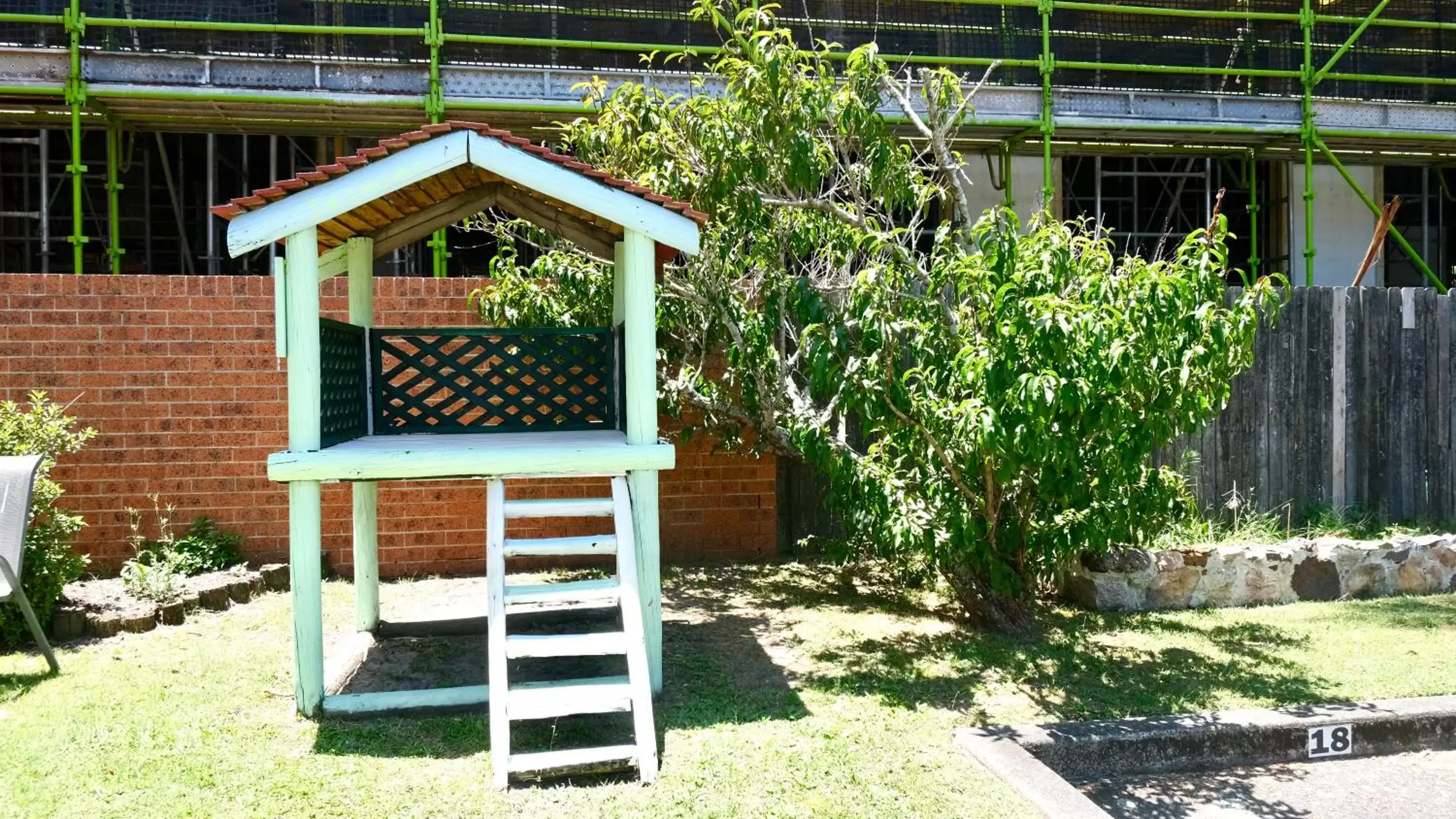 BBQ facilities, Children's Play Area in Sapphire Palms Motel