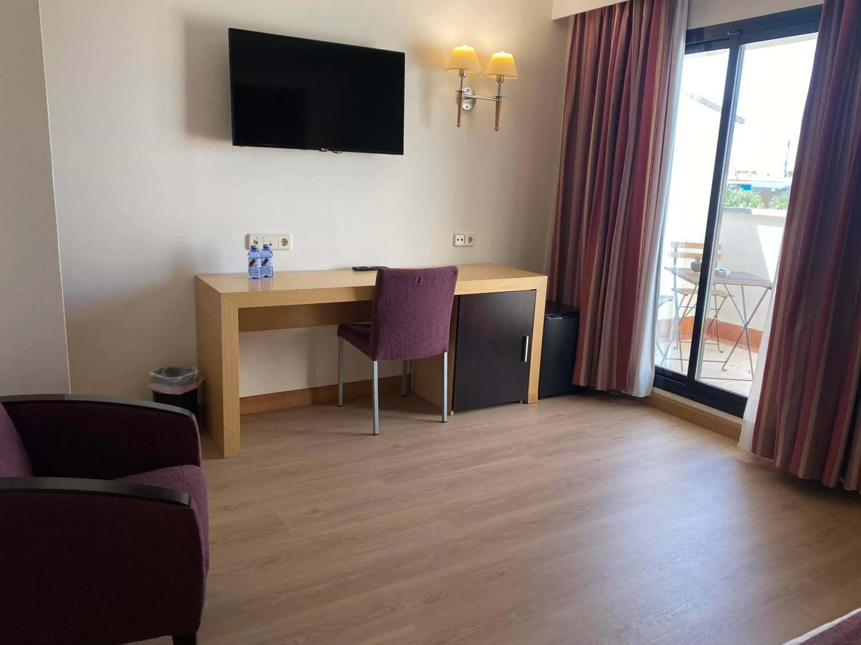 Seating area, TV/Entertainment Center in Hotel Equo Aranjuez