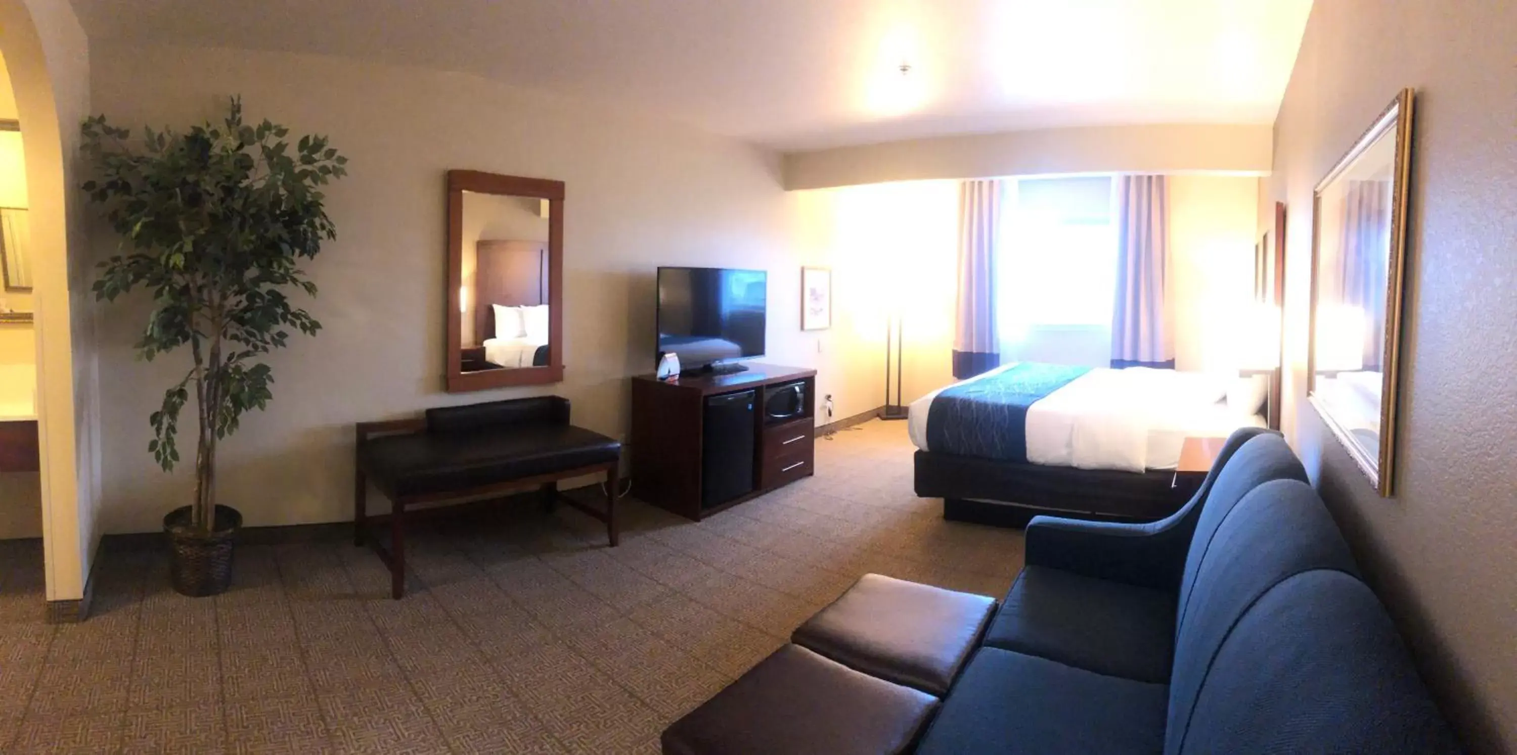 Seating Area in Comfort Inn & Suites Ukiah Mendocino County