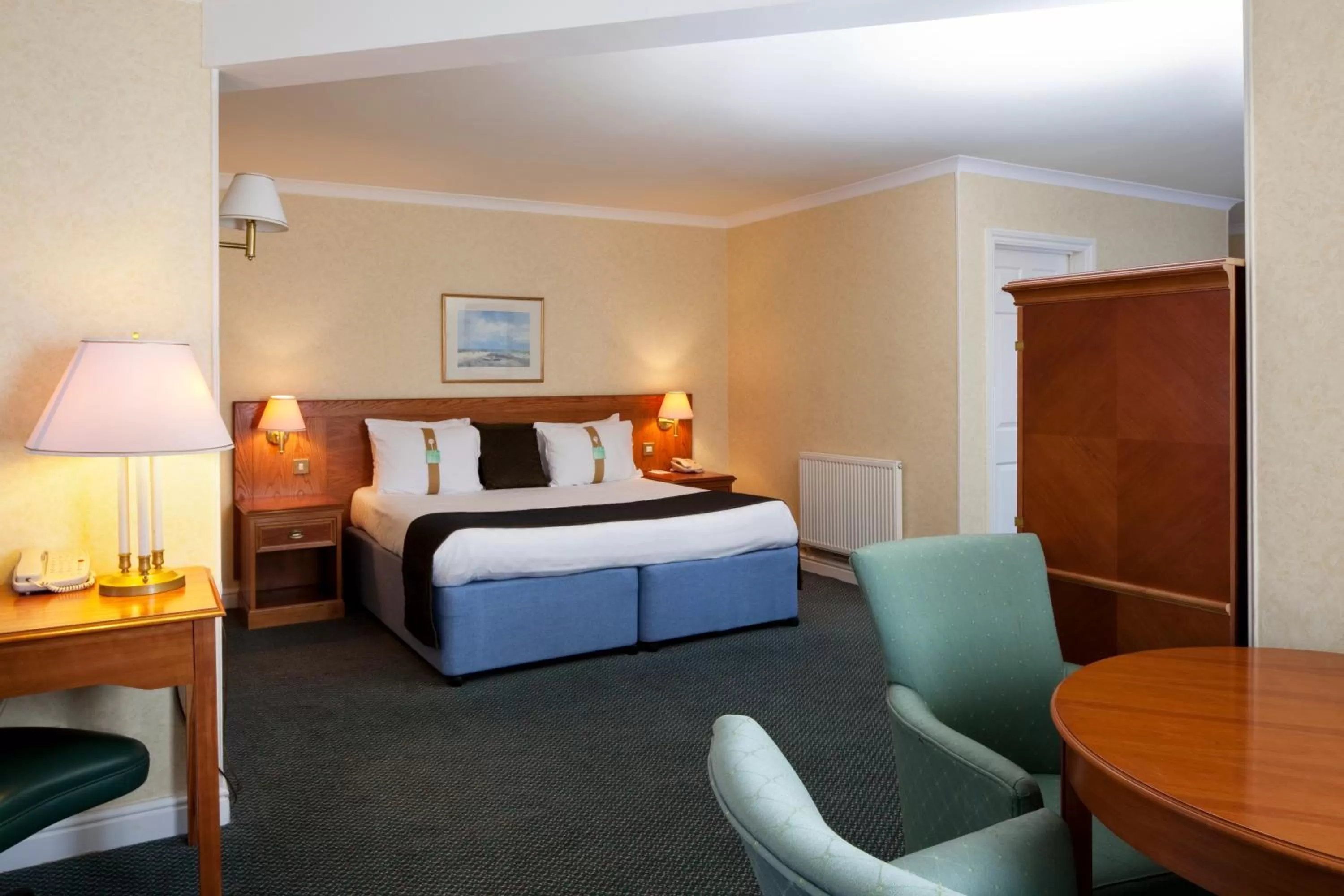Photo of the whole room, Bed in Holiday Inn Ipswich Orwell by IHG