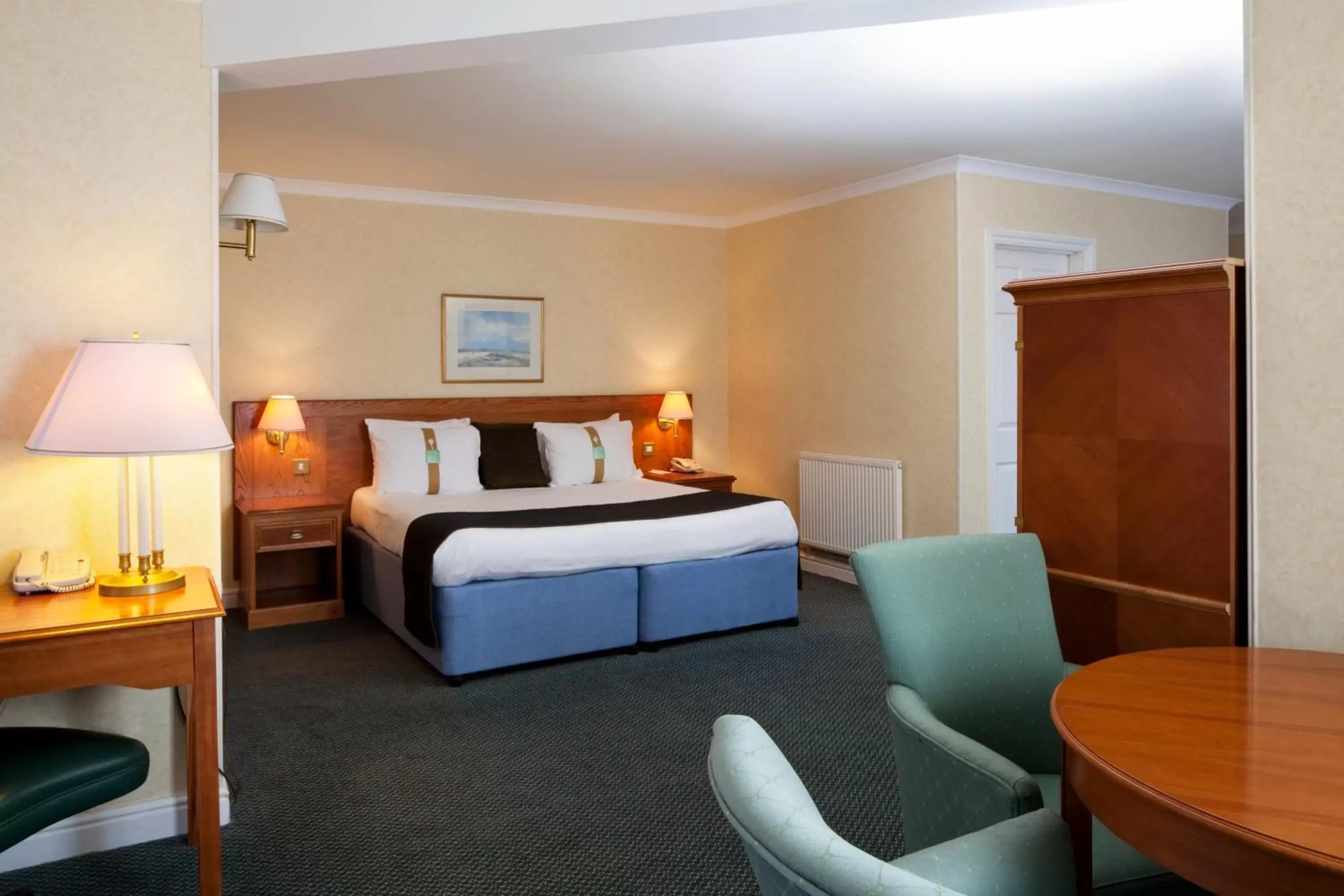 Photo of the whole room, Bed in Holiday Inn Ipswich Orwell, an IHG Hotel