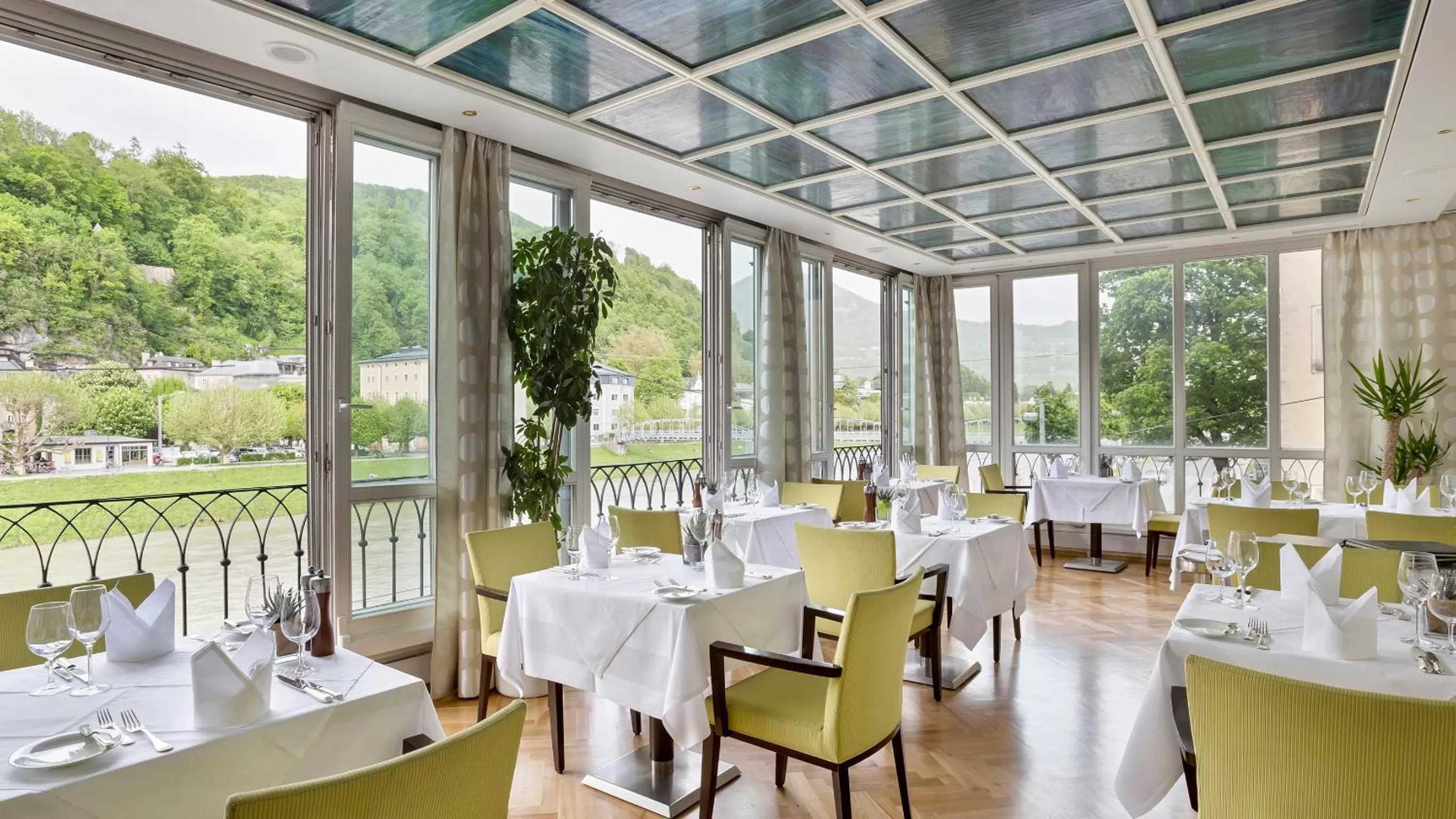 Restaurant/places to eat in Radisson Blu Hotel Altstadt