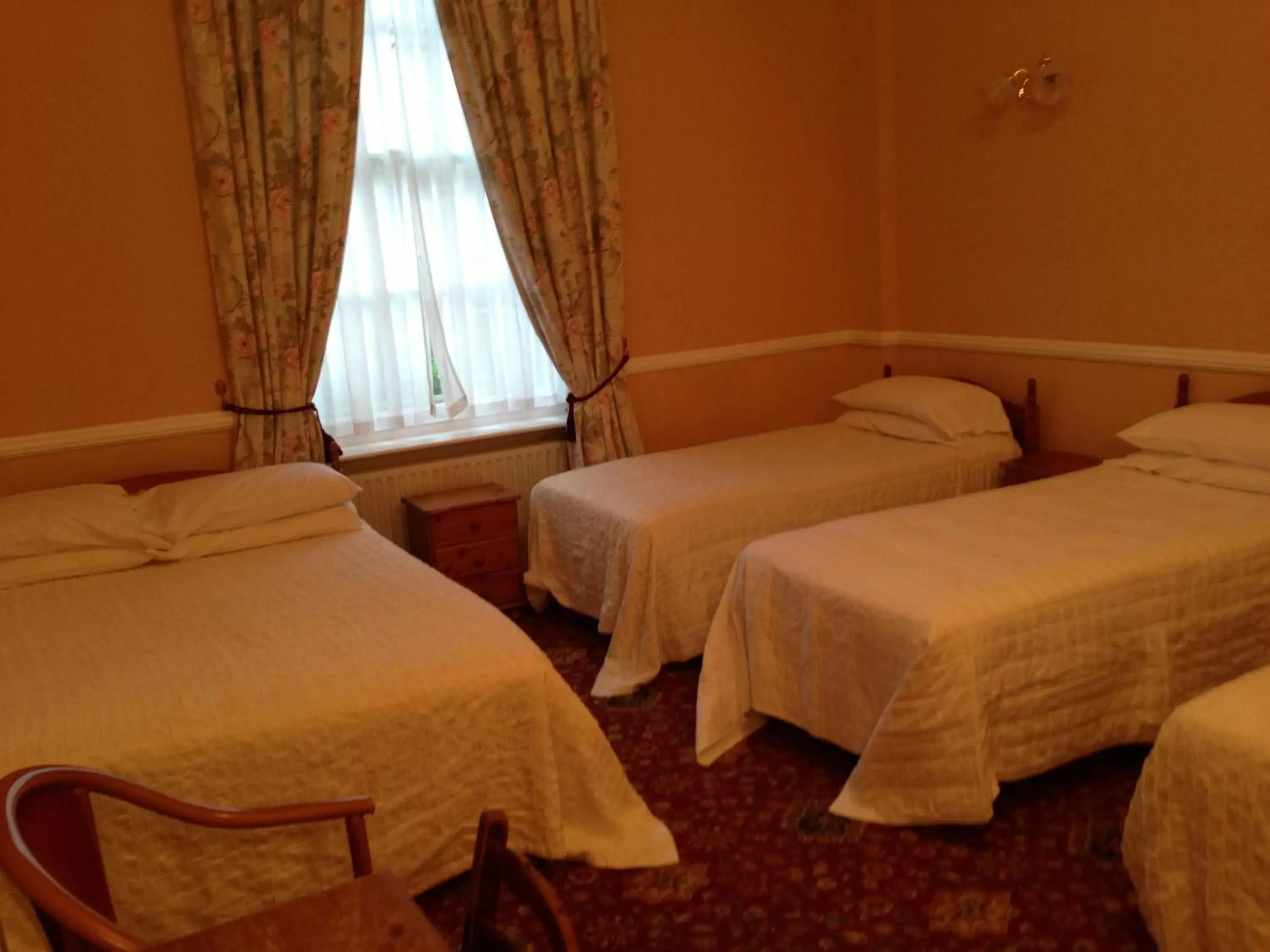 Photo of the whole room, Bed in Balmoral House Hotel