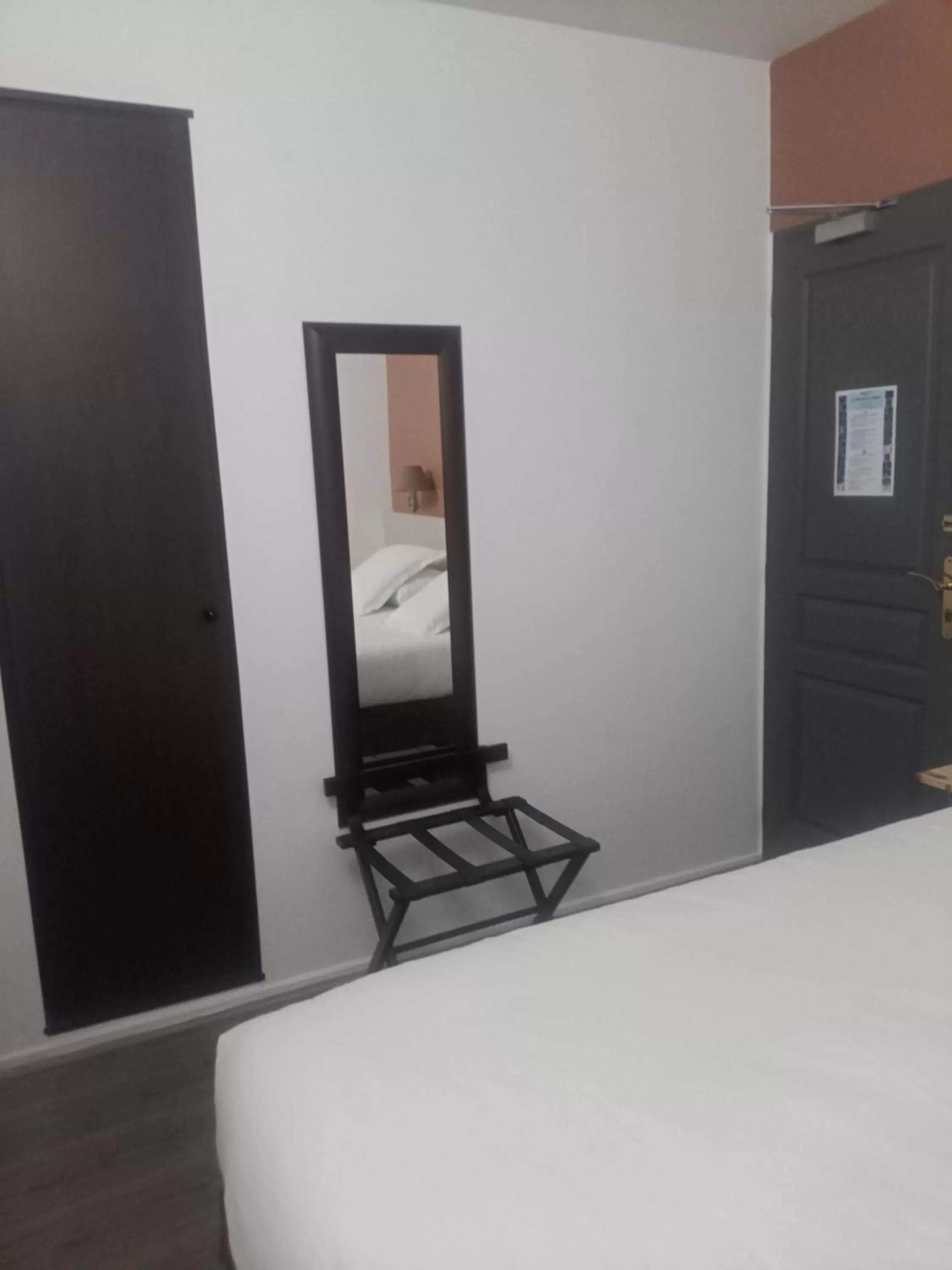 Photo of the whole room in Logis Hôtel La Bastide des Oliviers