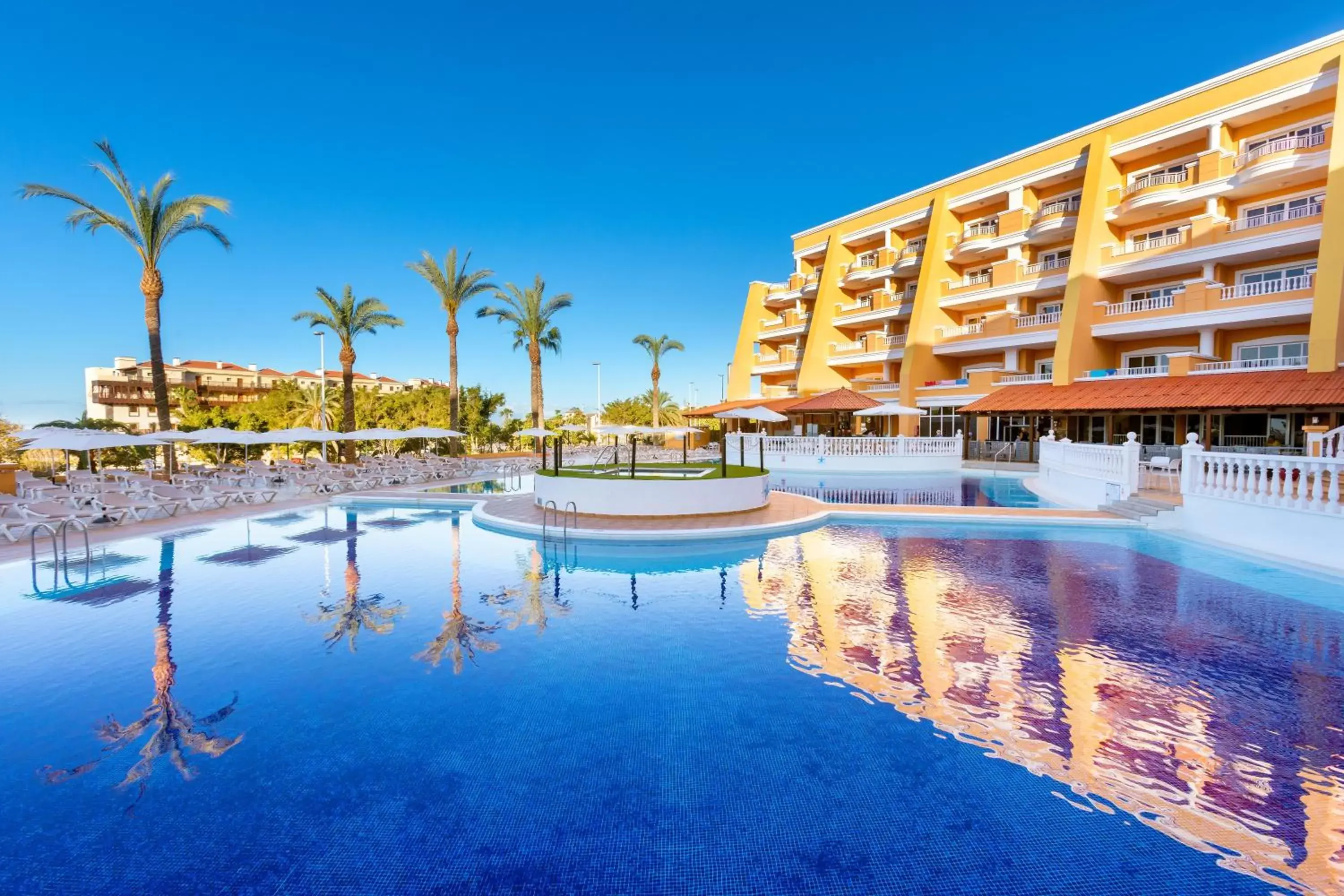 Swimming Pool in Chatur Playa Real Resort
