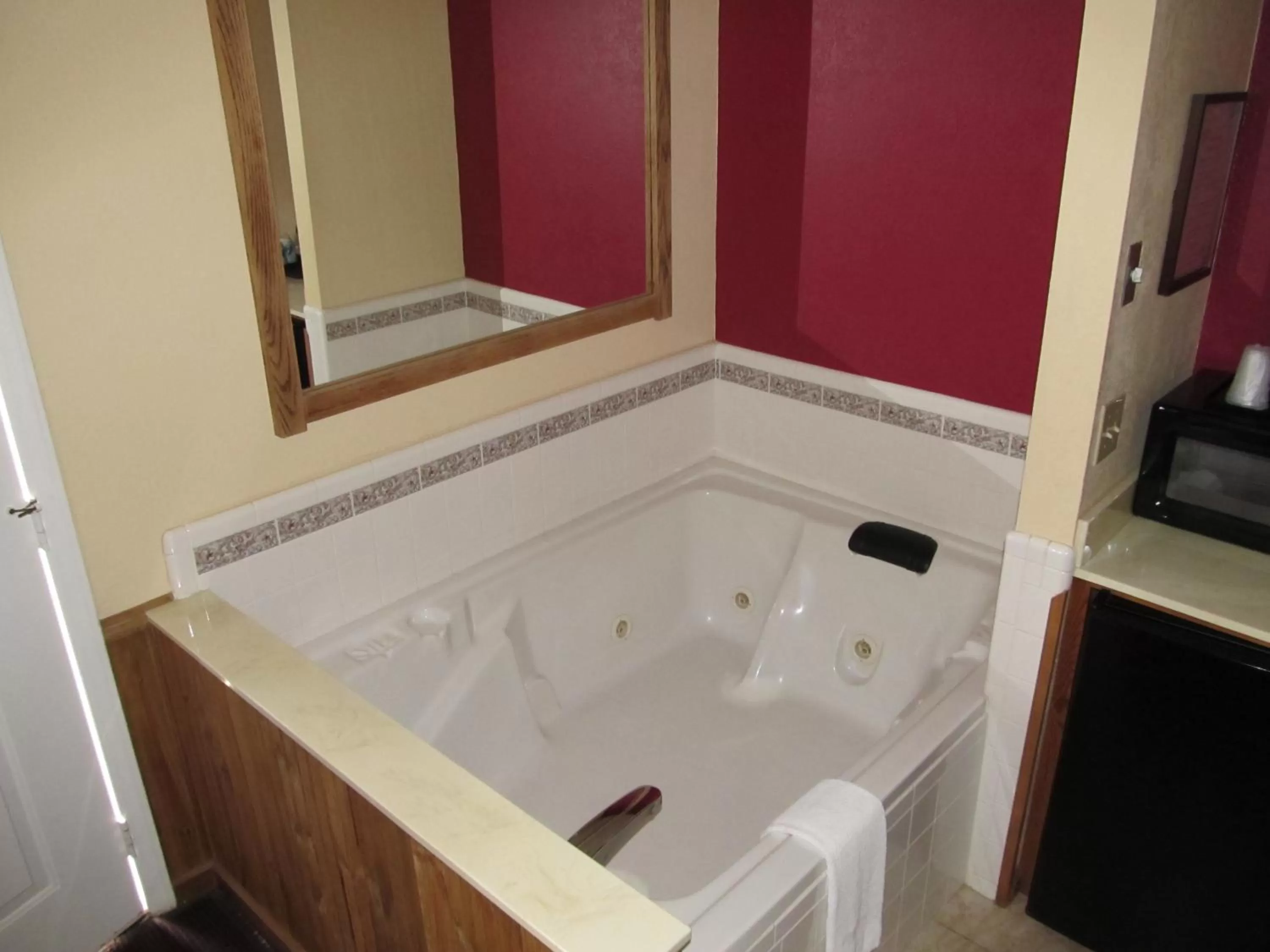 Bathroom in Jonathan Creek Inn and Villas