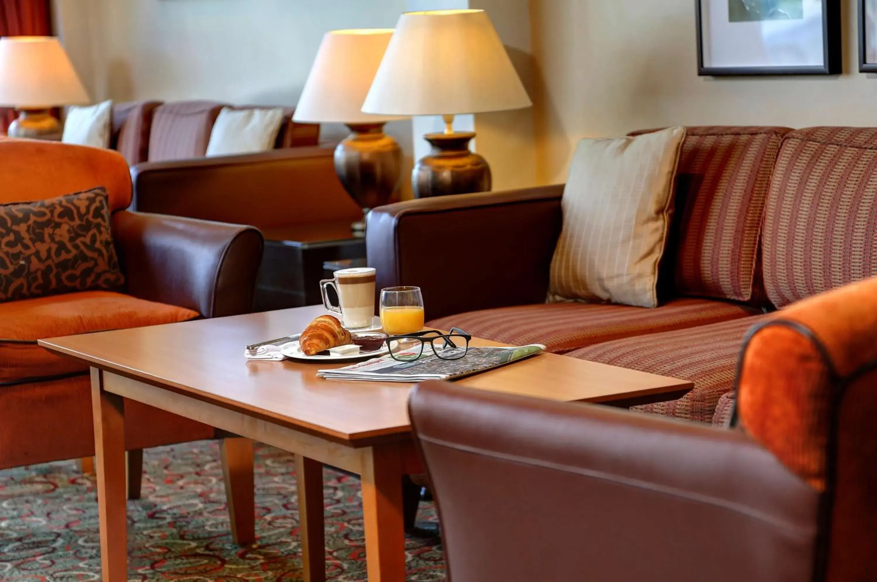 Lobby or reception, Seating Area in Best Western Plus Milford Hotel