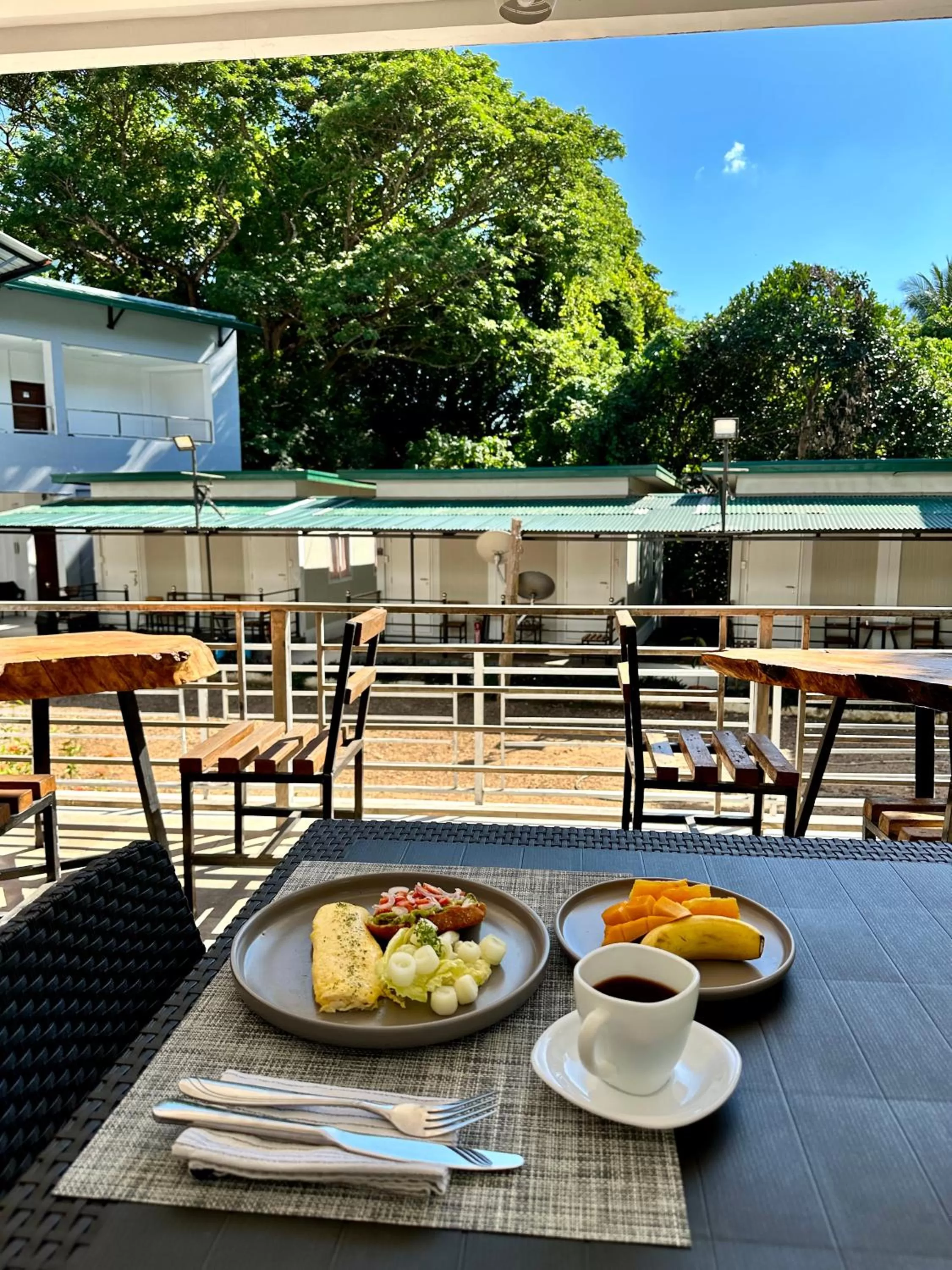 Restaurant/places to eat in Harbour Bliss Hotel