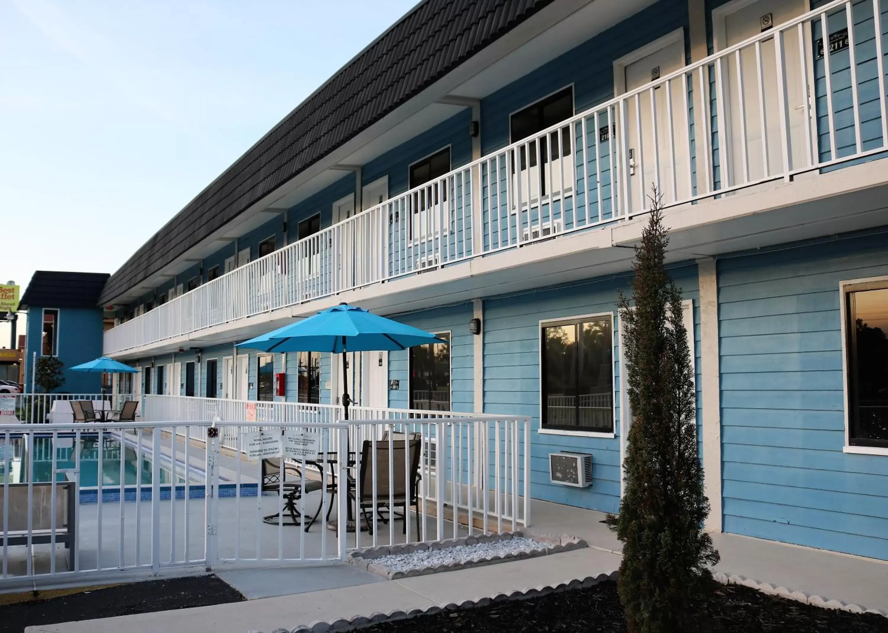 Facade/entrance, Property Building in Monte Carlo Inn- Near Disney