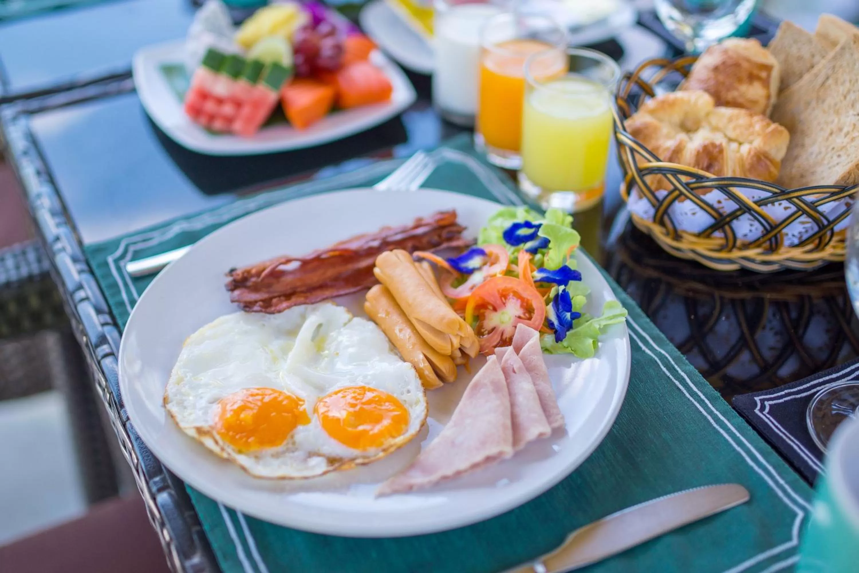 Restaurant/places to eat in ThaiLife Wellness & Meditation Resort- SHA Plus