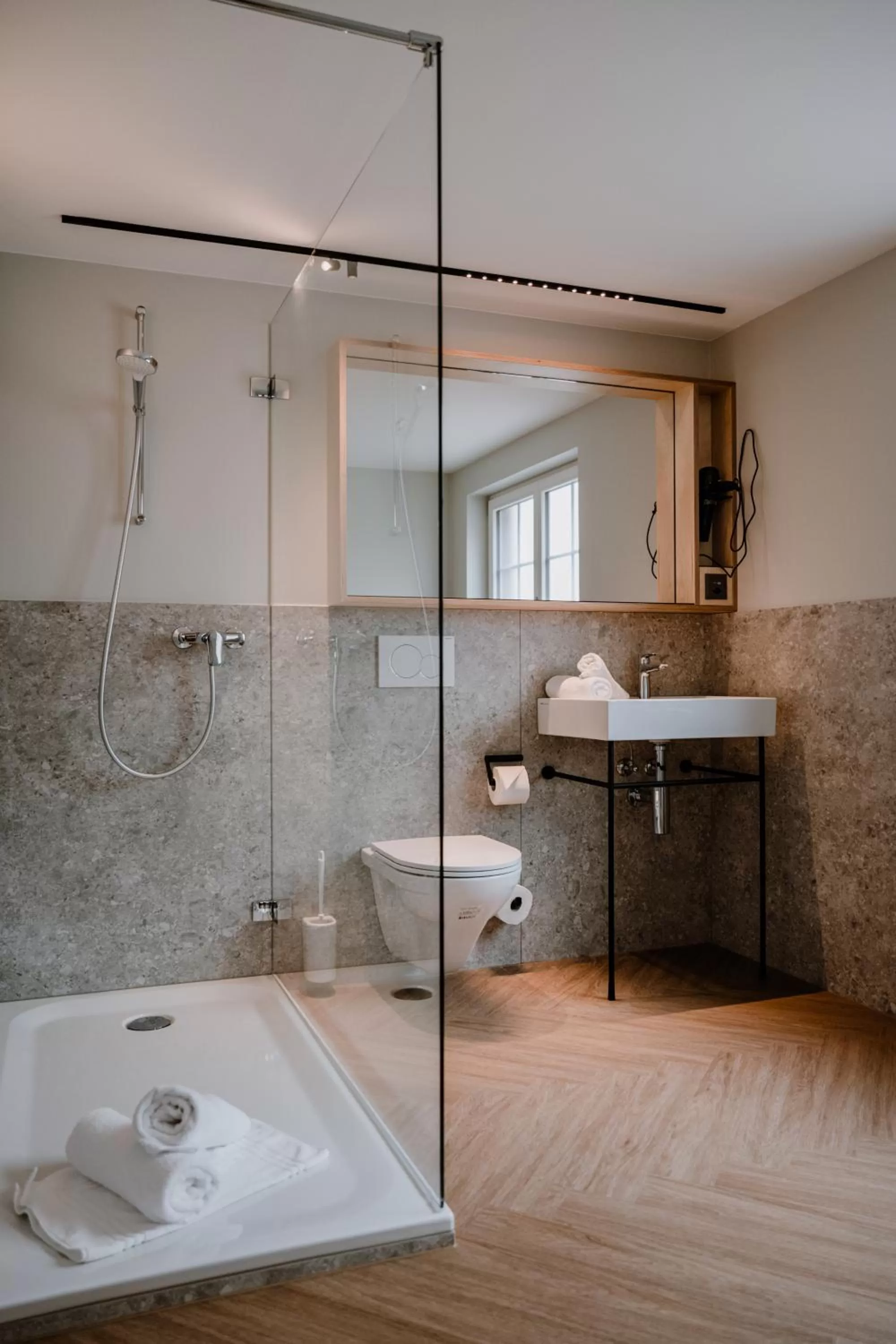 Shower in Hotel Müllers Self-Check-In