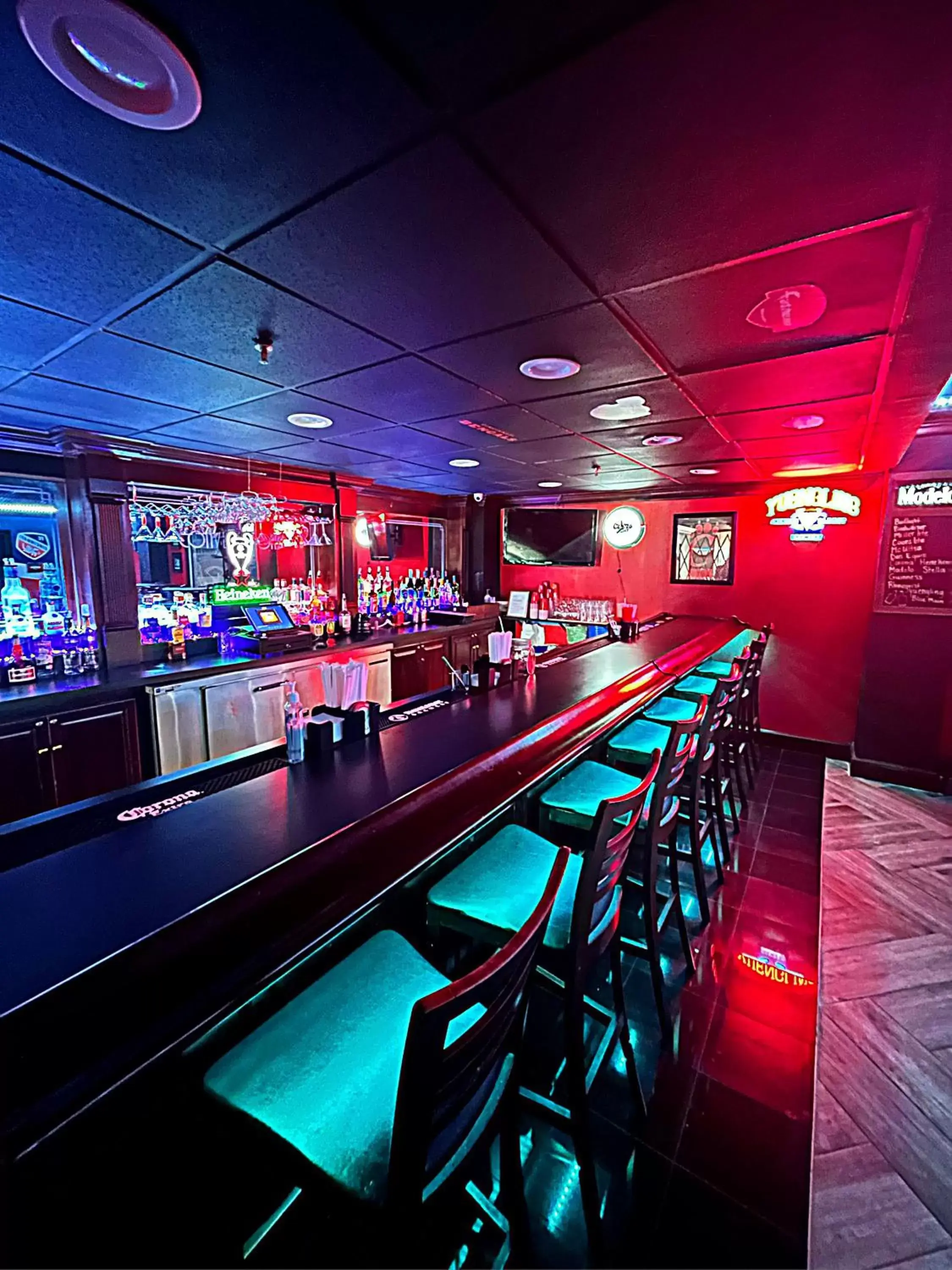 Lounge or bar, Lounge/Bar in Quality Inn & Suites Cincinnati Downtown