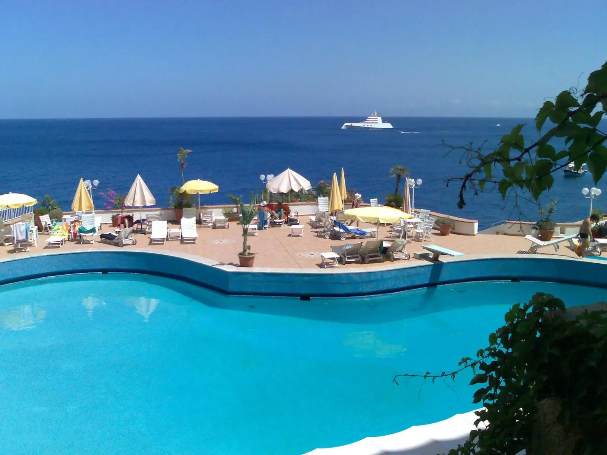 Facade/entrance, Pool View in Hotel Carasco