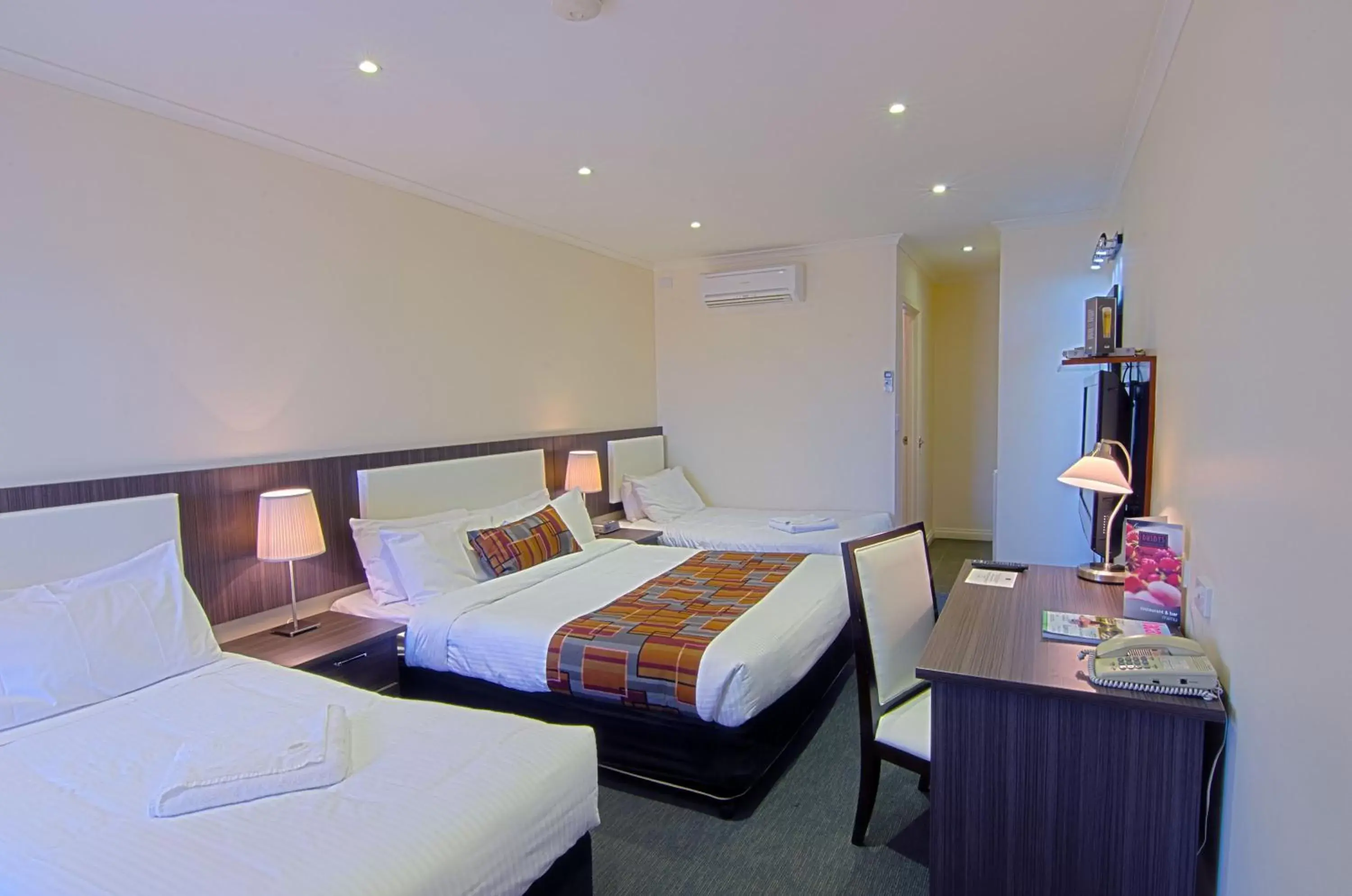 Bed in Best Western Plus Buckingham International