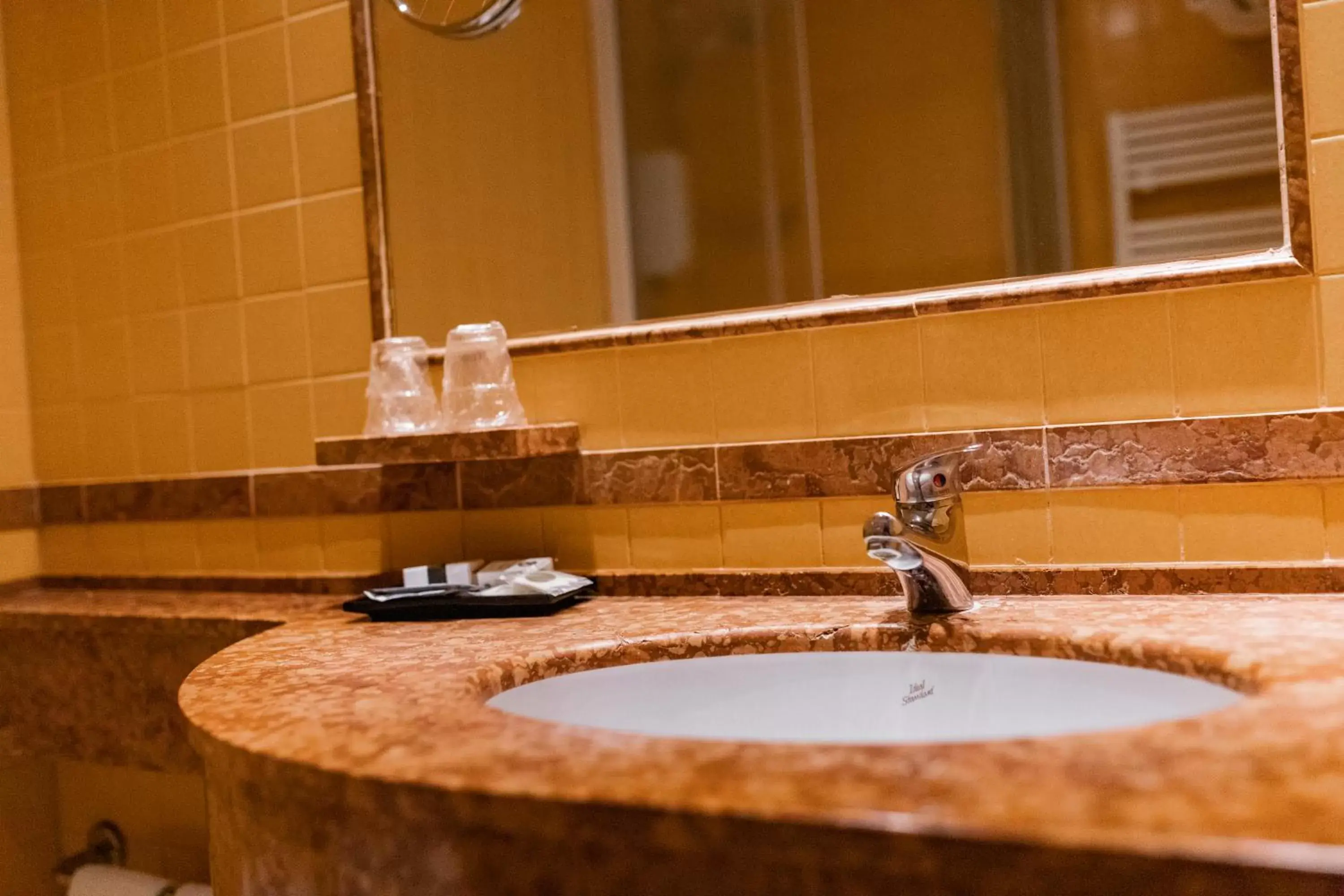 Bathroom in Hotel Crystal